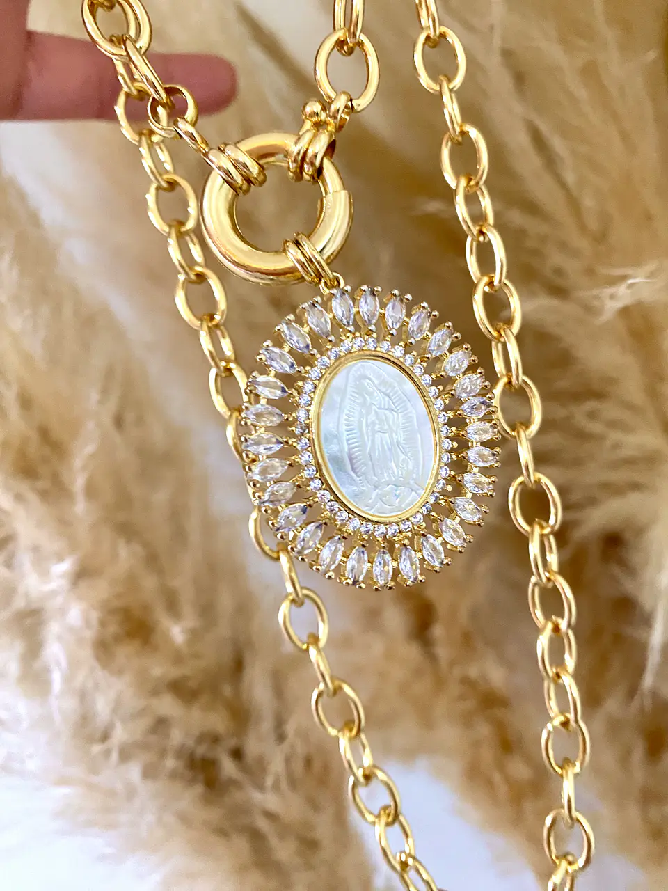 Collar Maxi Medallón Virgen nacarada cristales Gold 1