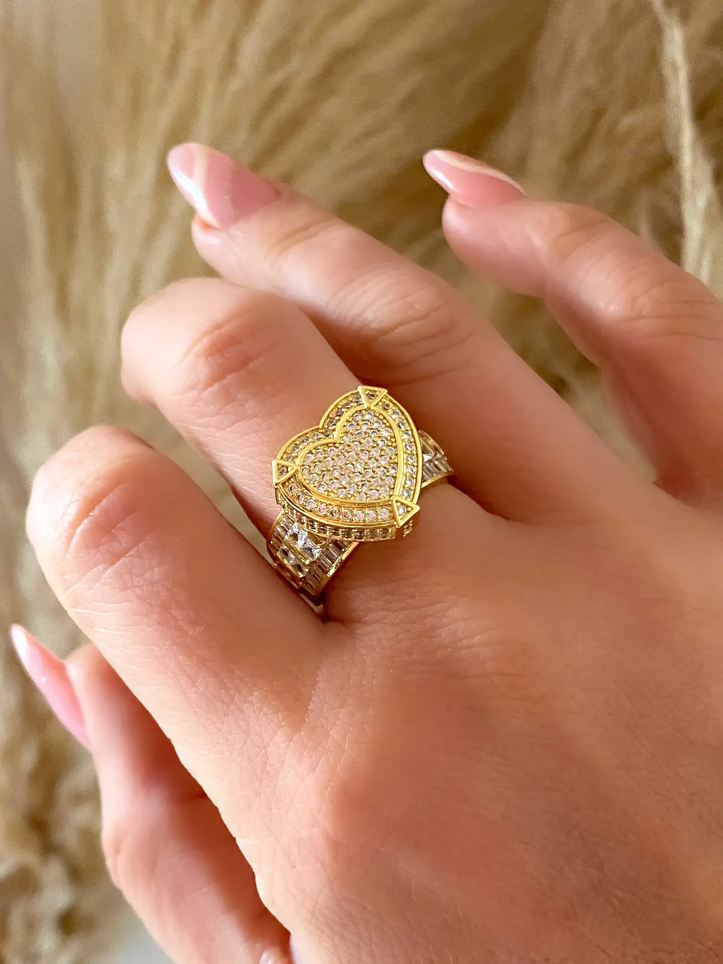 Anillo Luxury Corazon Circones Gold  talla 9 2