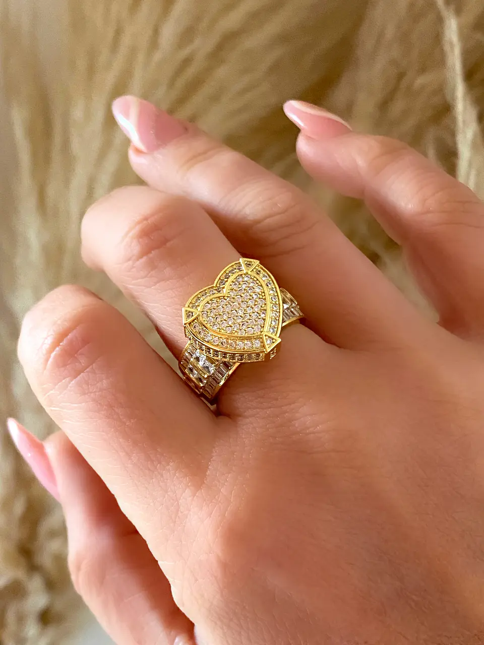Anillo Luxury Corazon Circones Gold  talla 9 2