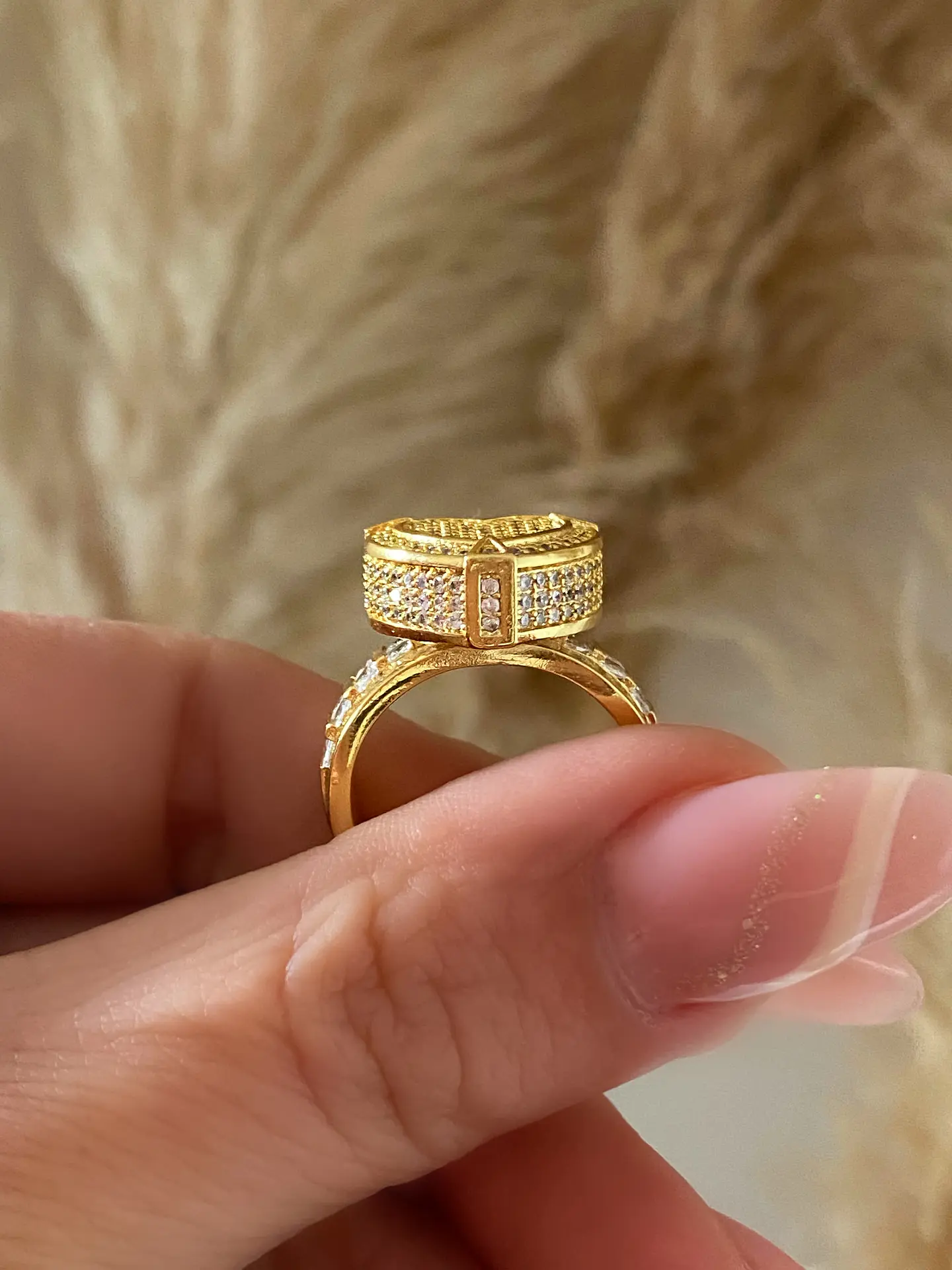 Anillo Luxury Corazon Circones Gold  talla 9 6