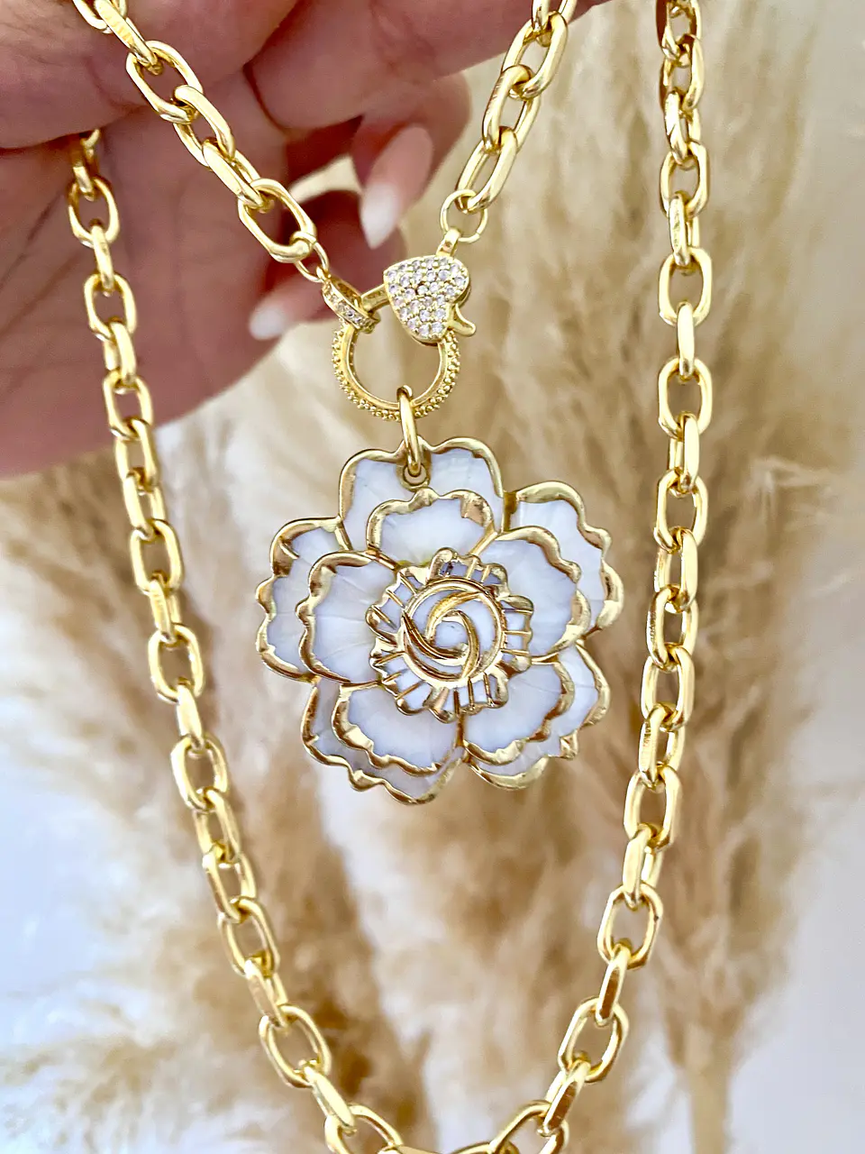Collar Maxi Camelia Nácar Broche Luxury Circones 2