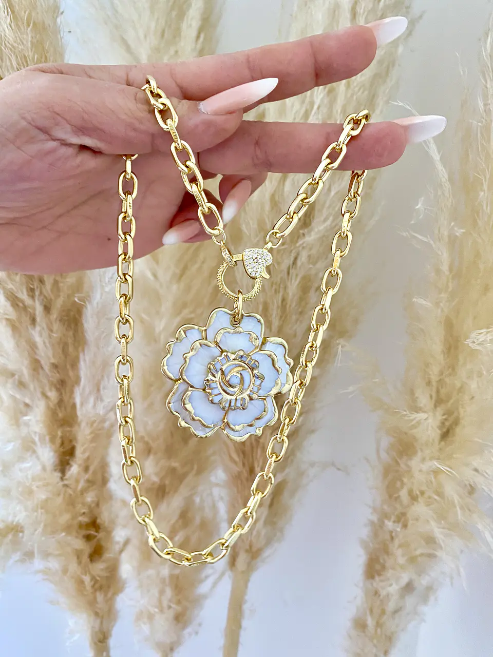 Collar Maxi Camelia Nácar Broche Luxury Circones 4