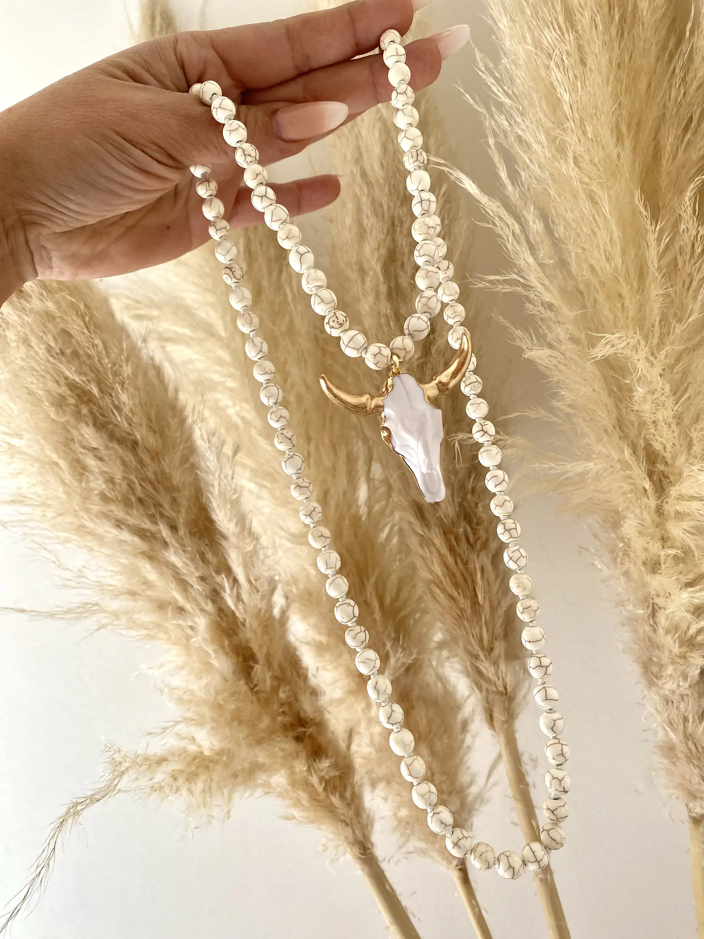 Collar XL Cabeza de Toro White 4