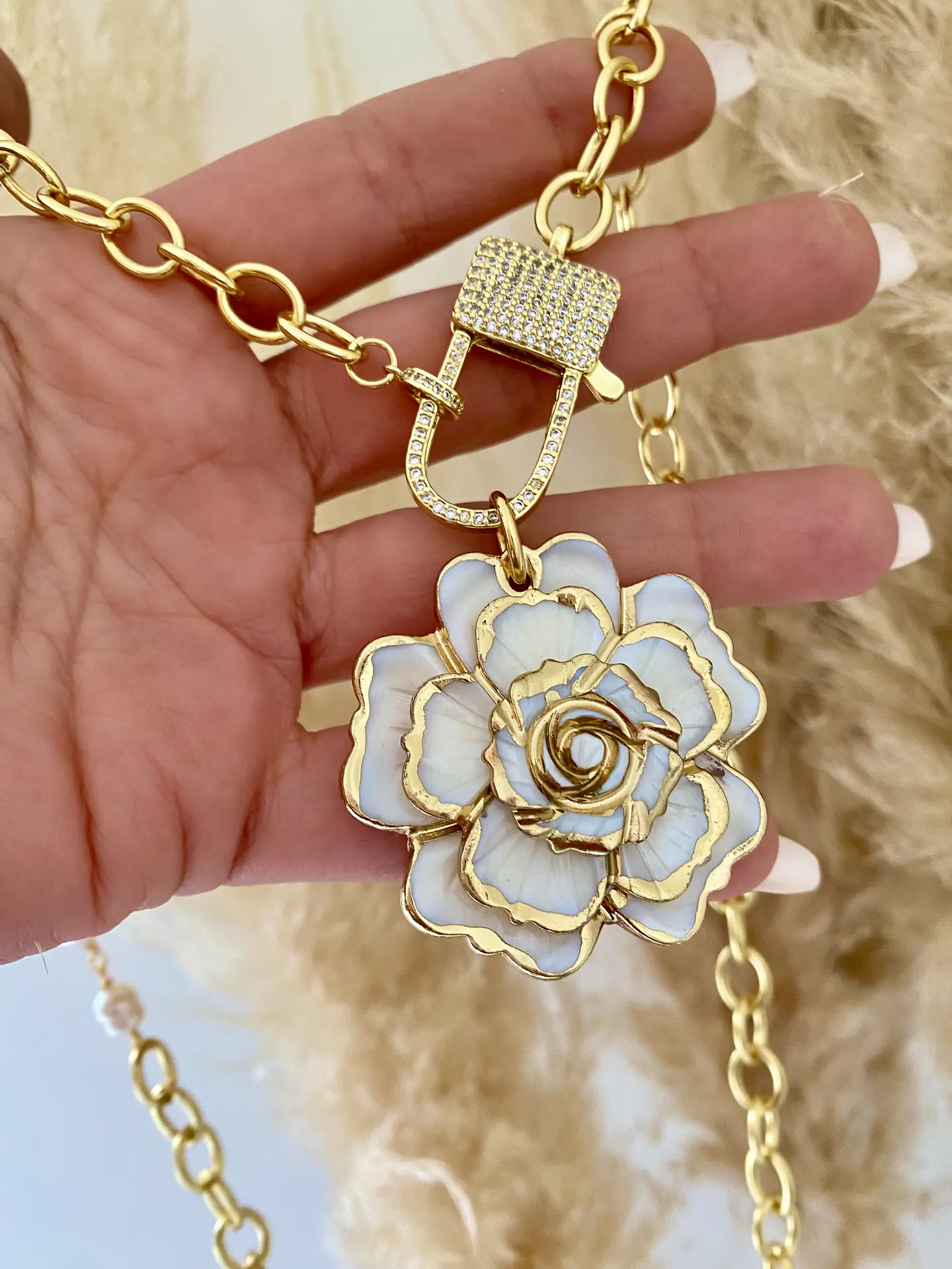 Collar XL Maxi Camelia Cadena Perlas broche luxury  1