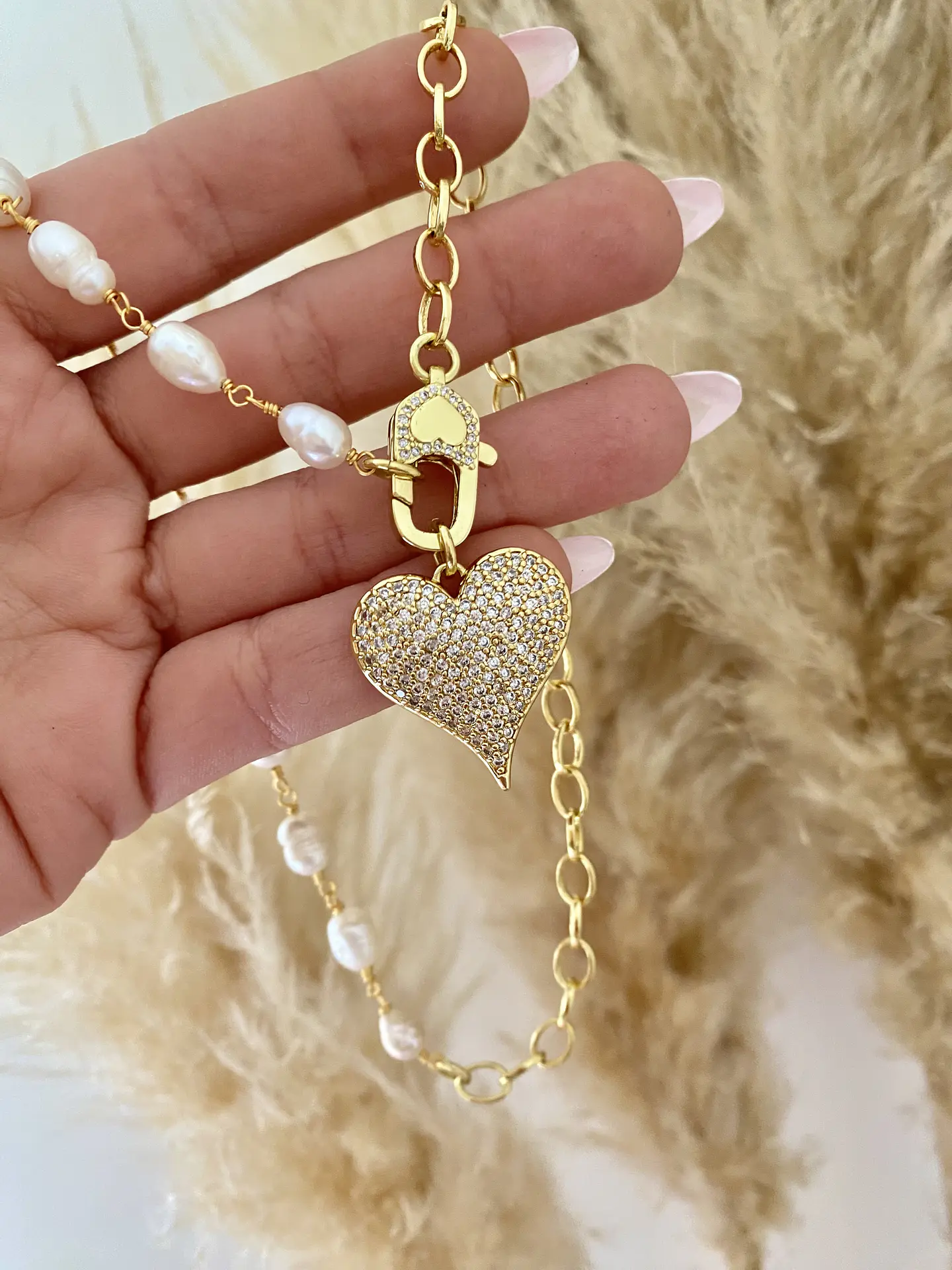 Collar Corazón Perlas Río y enchape oro broche corazón  1