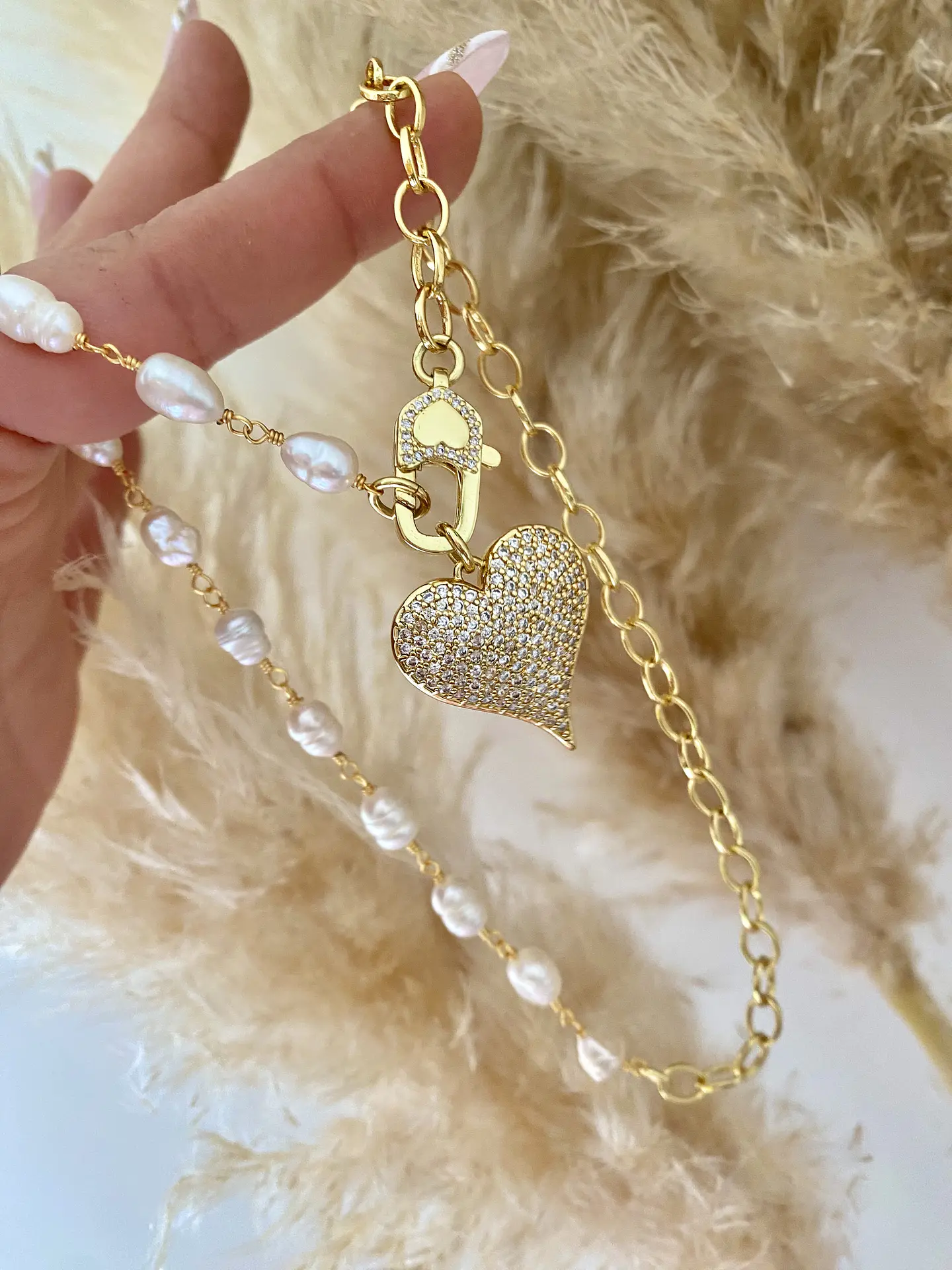 Collar Corazón Perlas Río y enchape oro broche corazón  2