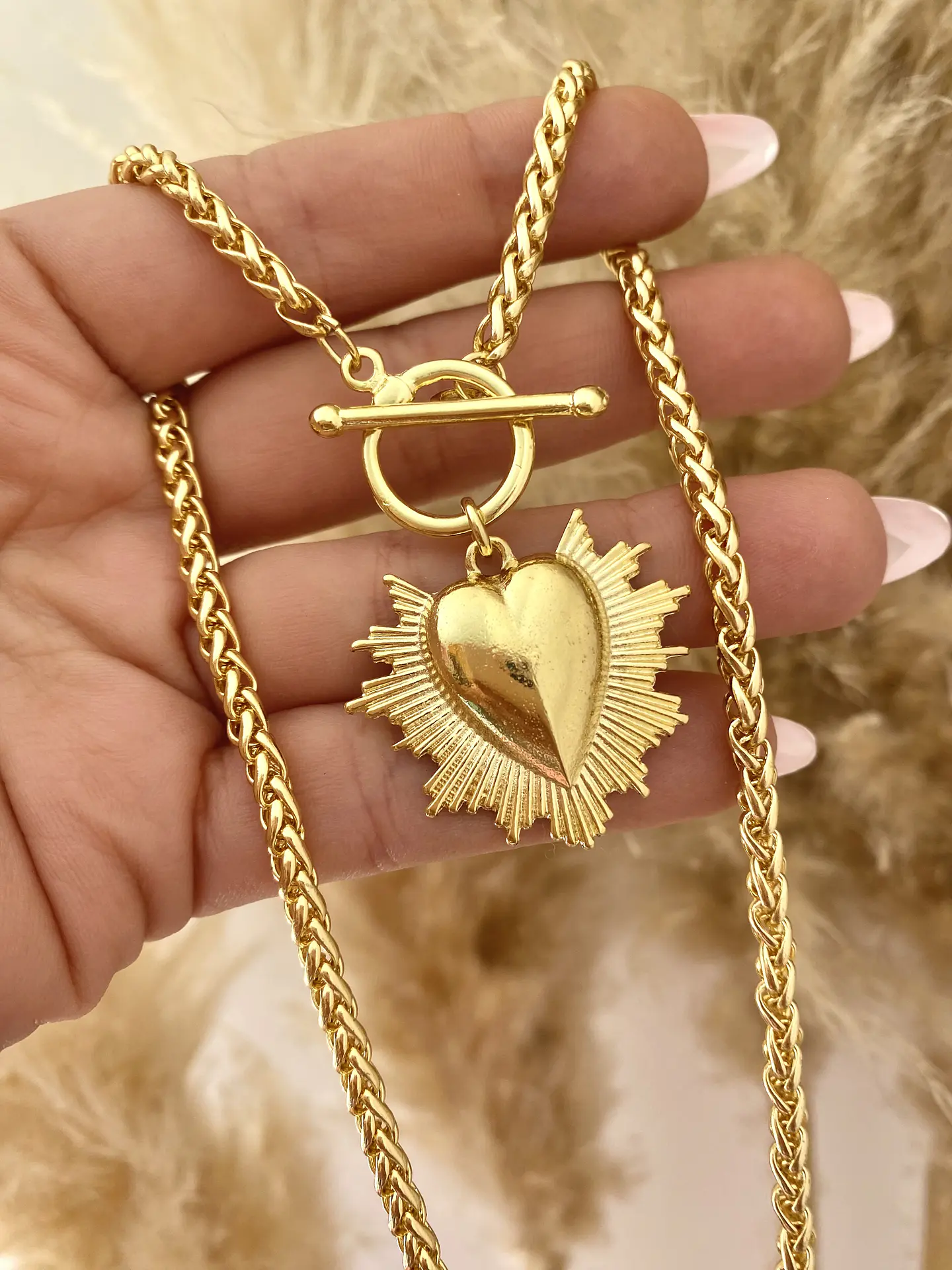 Collar  Corazón Sagrado Gold  3