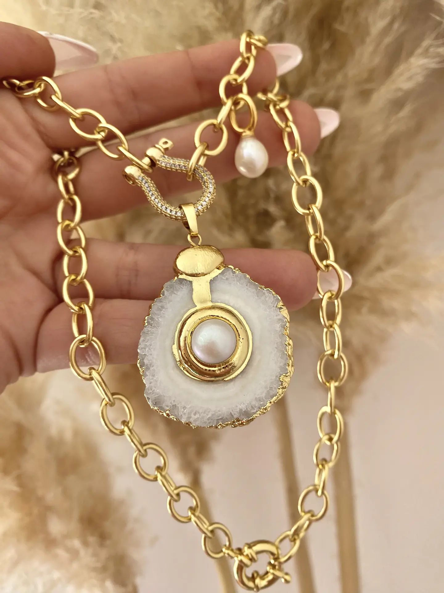 Collar Maxi Cuarzo Perla y conector Herradura Circones 1