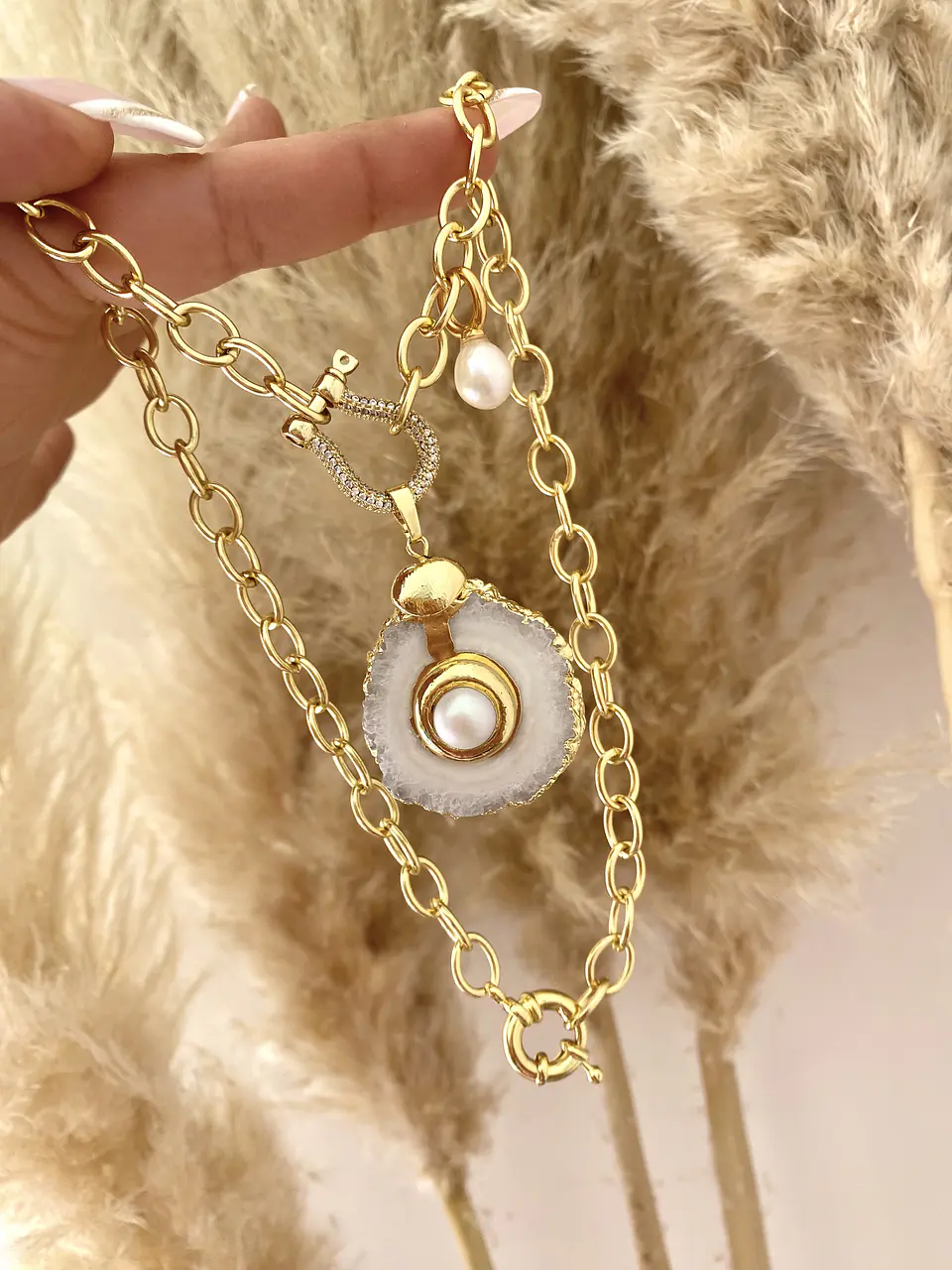 Collar Maxi Cuarzo Perla y conector Herradura Circones 2