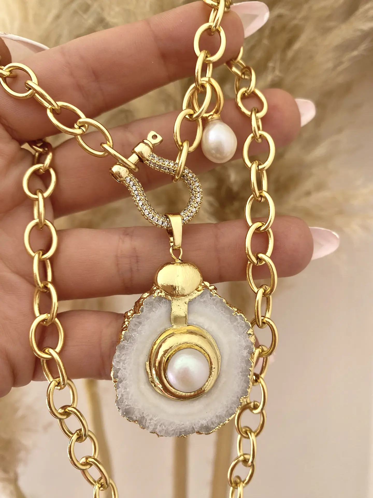 Collar Maxi Cuarzo Perla y conector Herradura Circones 3