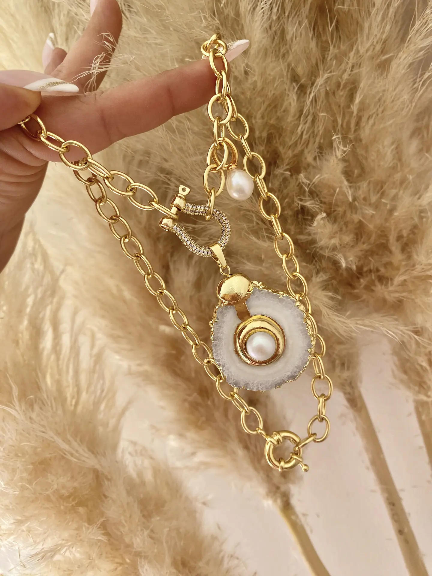 Collar Maxi Cuarzo Perla y conector Herradura Circones 4