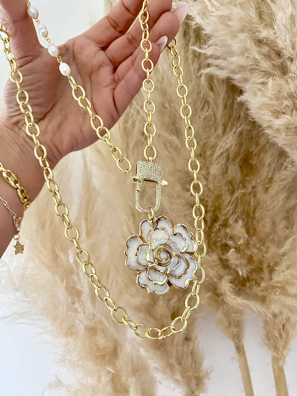 Collar XL Maxi Eslabones Camelia Nácar y broche luxury 2
