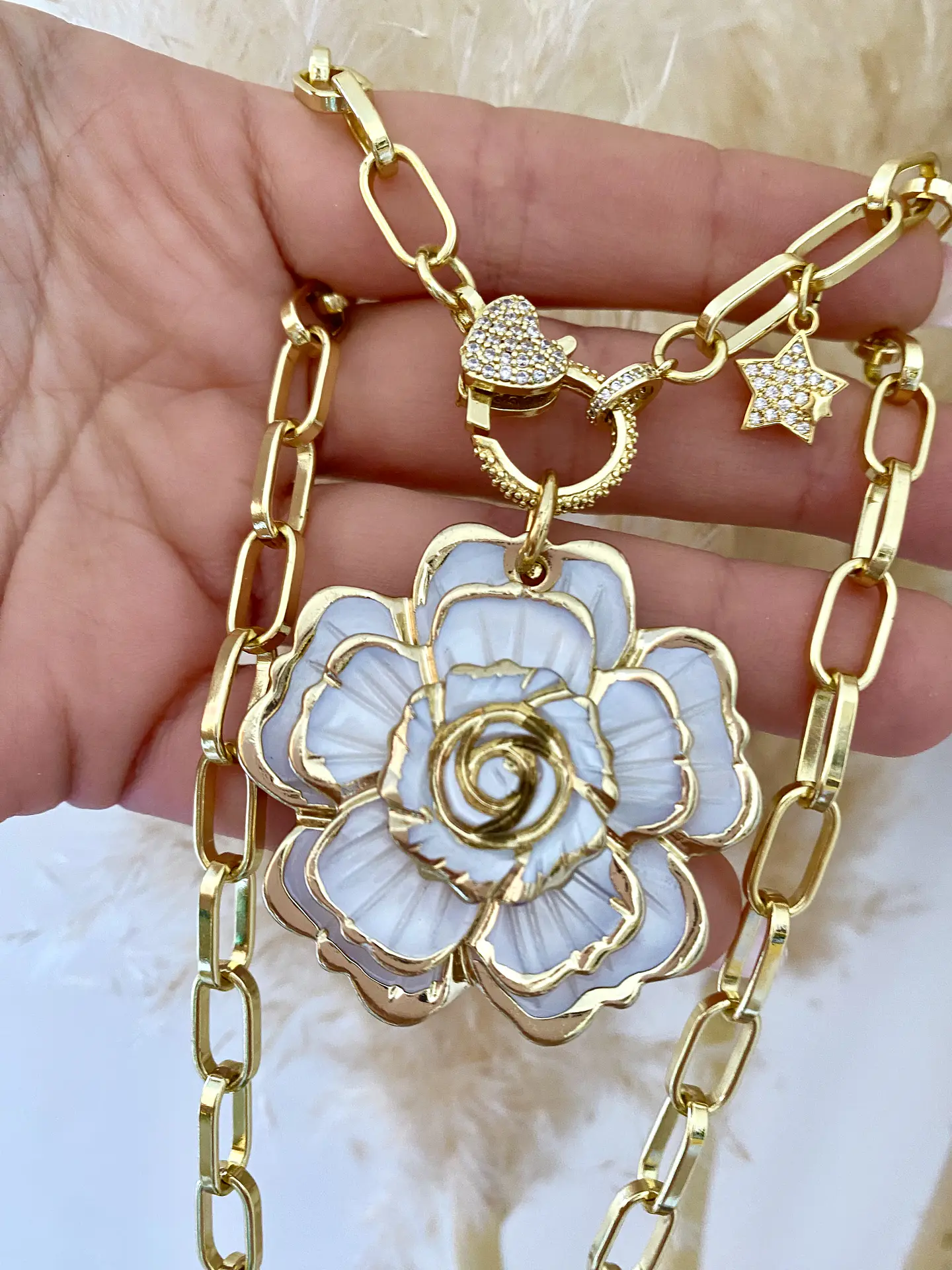 Collar Maxi Camelia Nácar Broche Luxury Circones 4