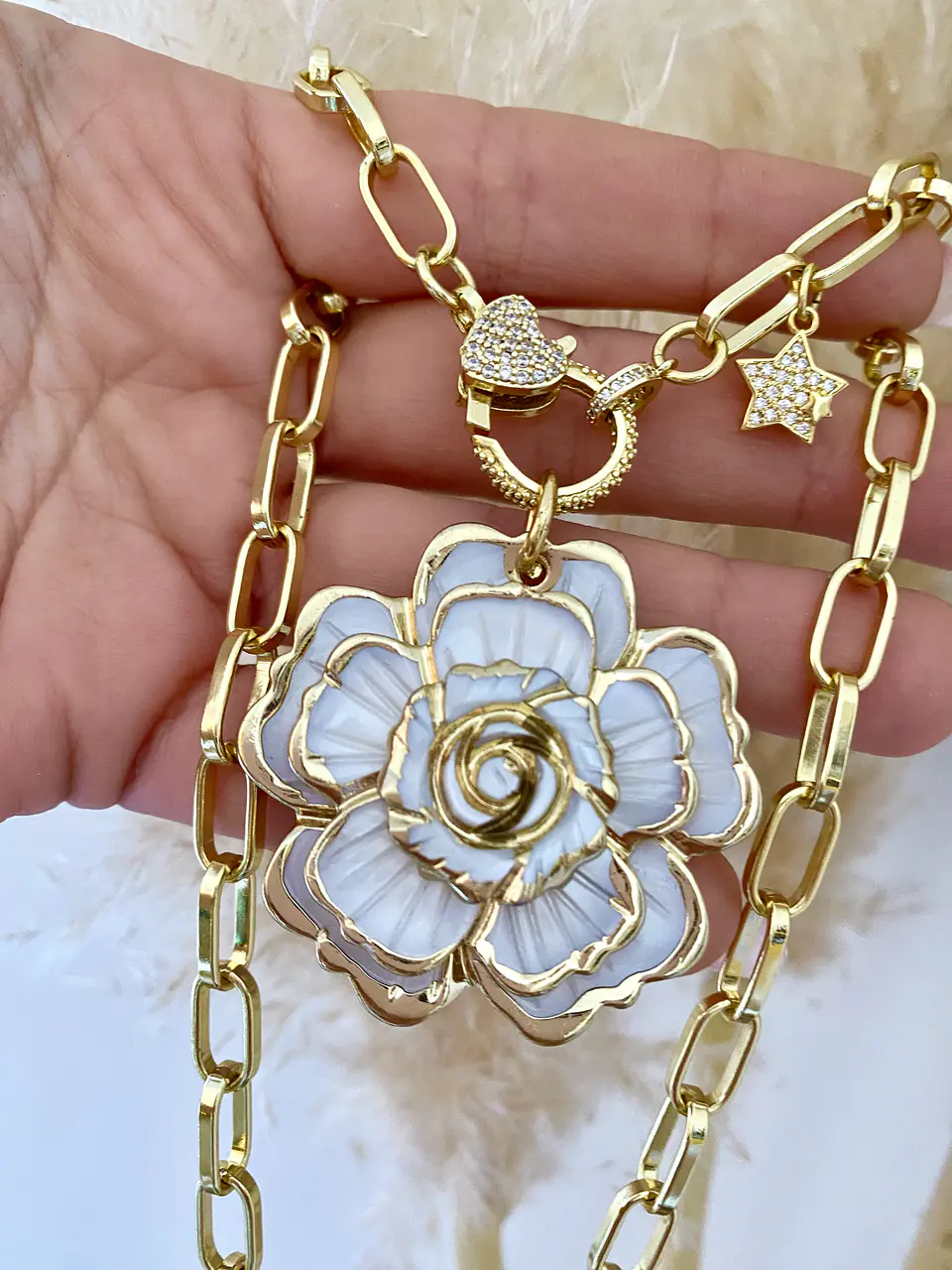 Collar Maxi Camelia Nácar Broche Luxury Circones 4