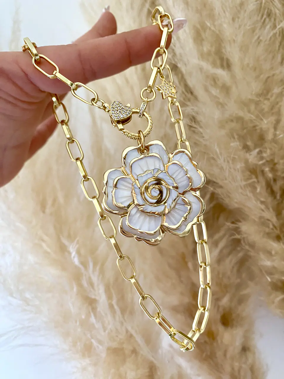 Collar Maxi Camelia Nácar Broche Luxury Circones 1