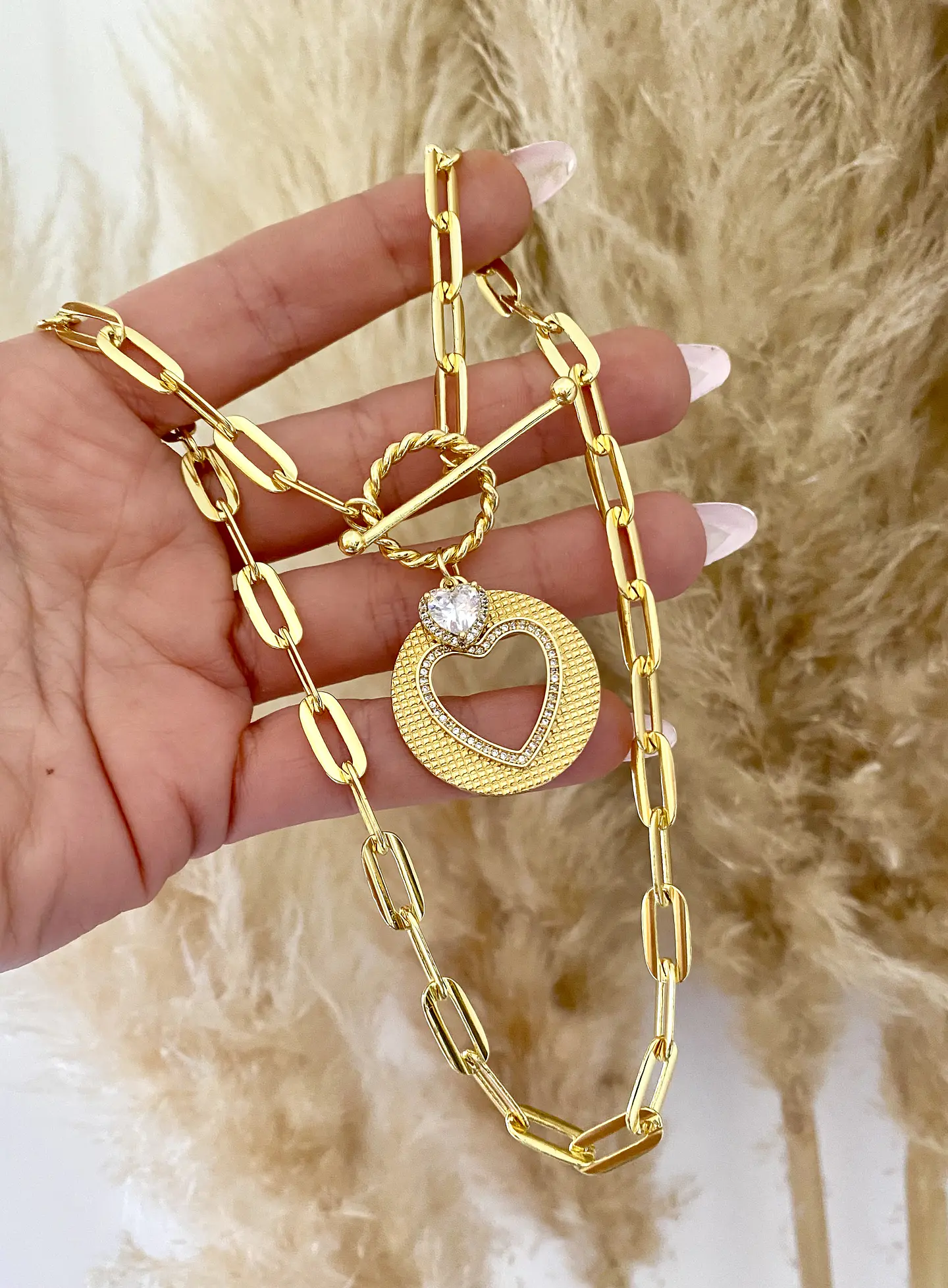 Collar Medalla Corazón Circones gold 1