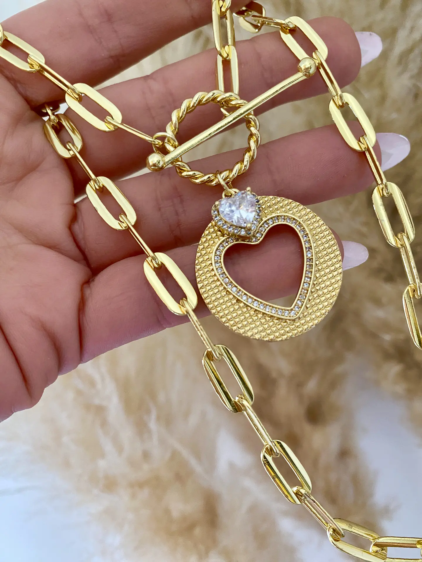 Collar Medalla Corazón Circones gold 3