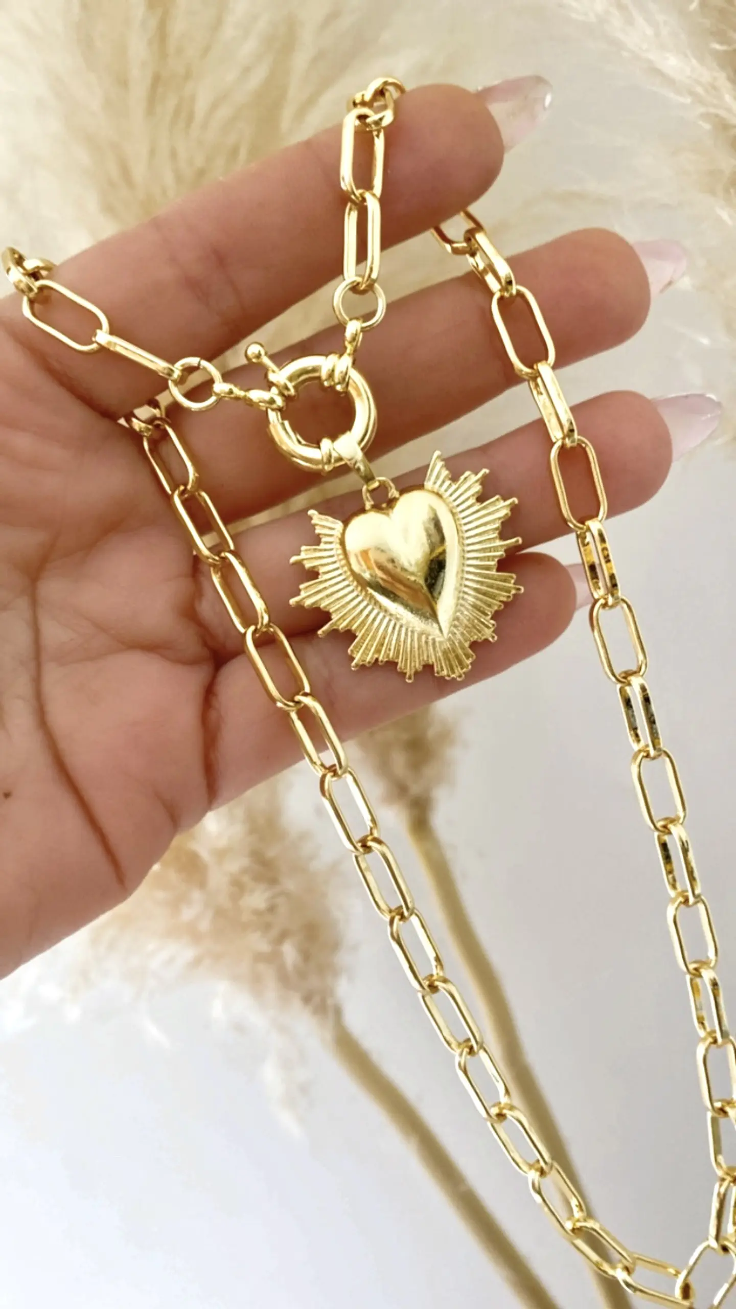 Collar Corazón Sagrado gold 1