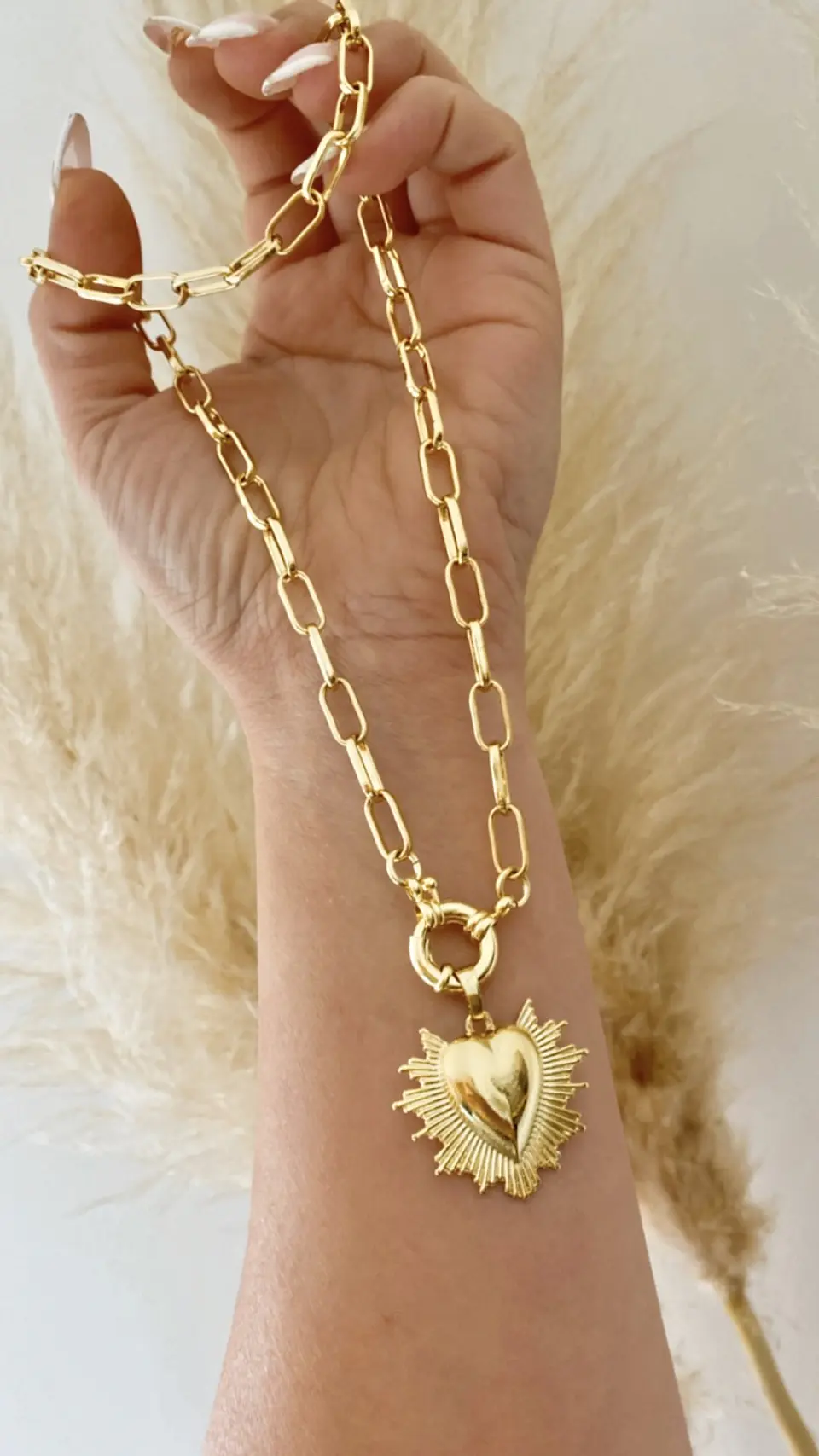 Collar Corazón Sagrado gold 2