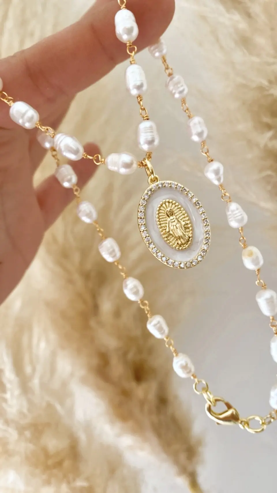 Collar Perlas Rio medalla Virgen gold 1