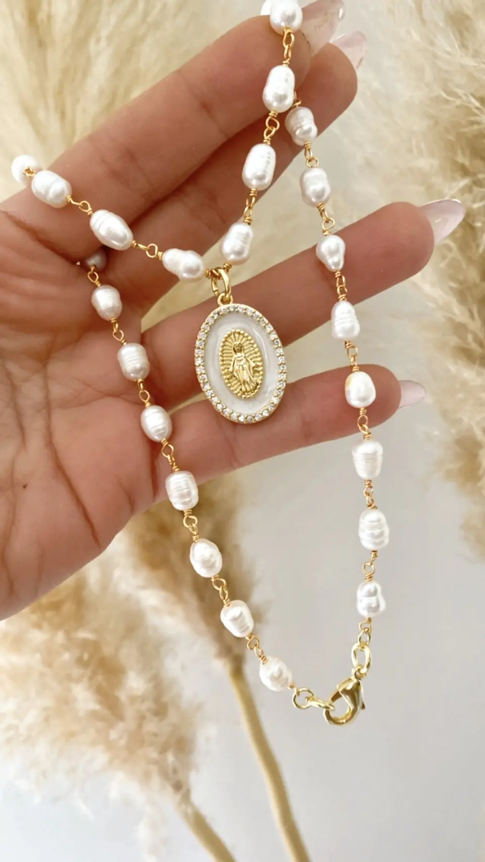 Collar Perlas Rio medalla Virgen gold 3