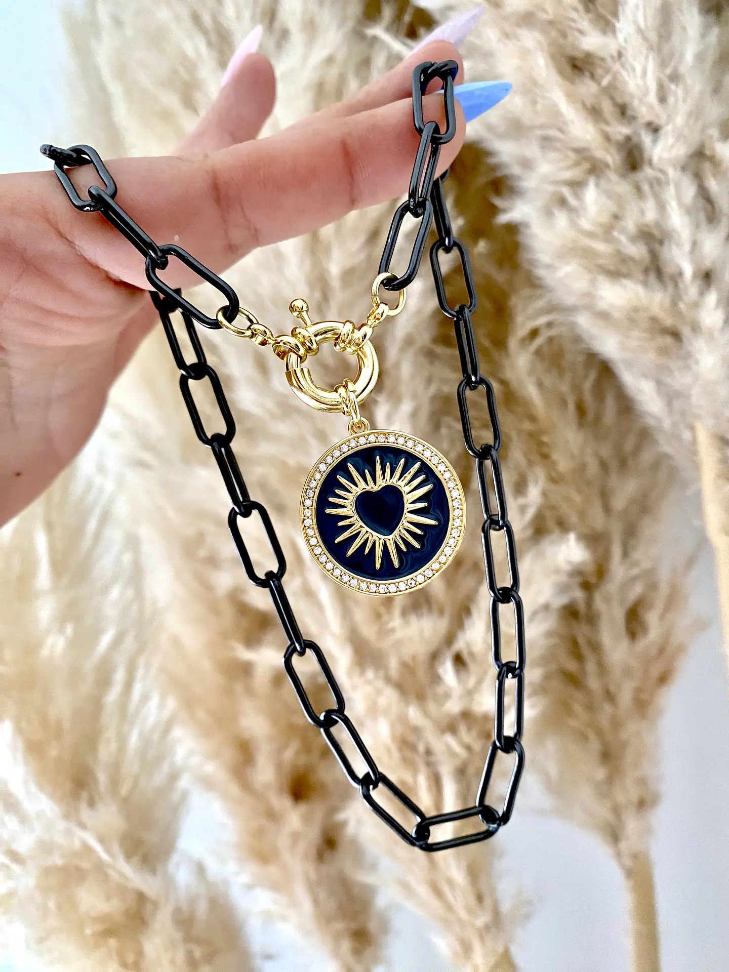 Collar Eslabones Black Medalla Corazon 2