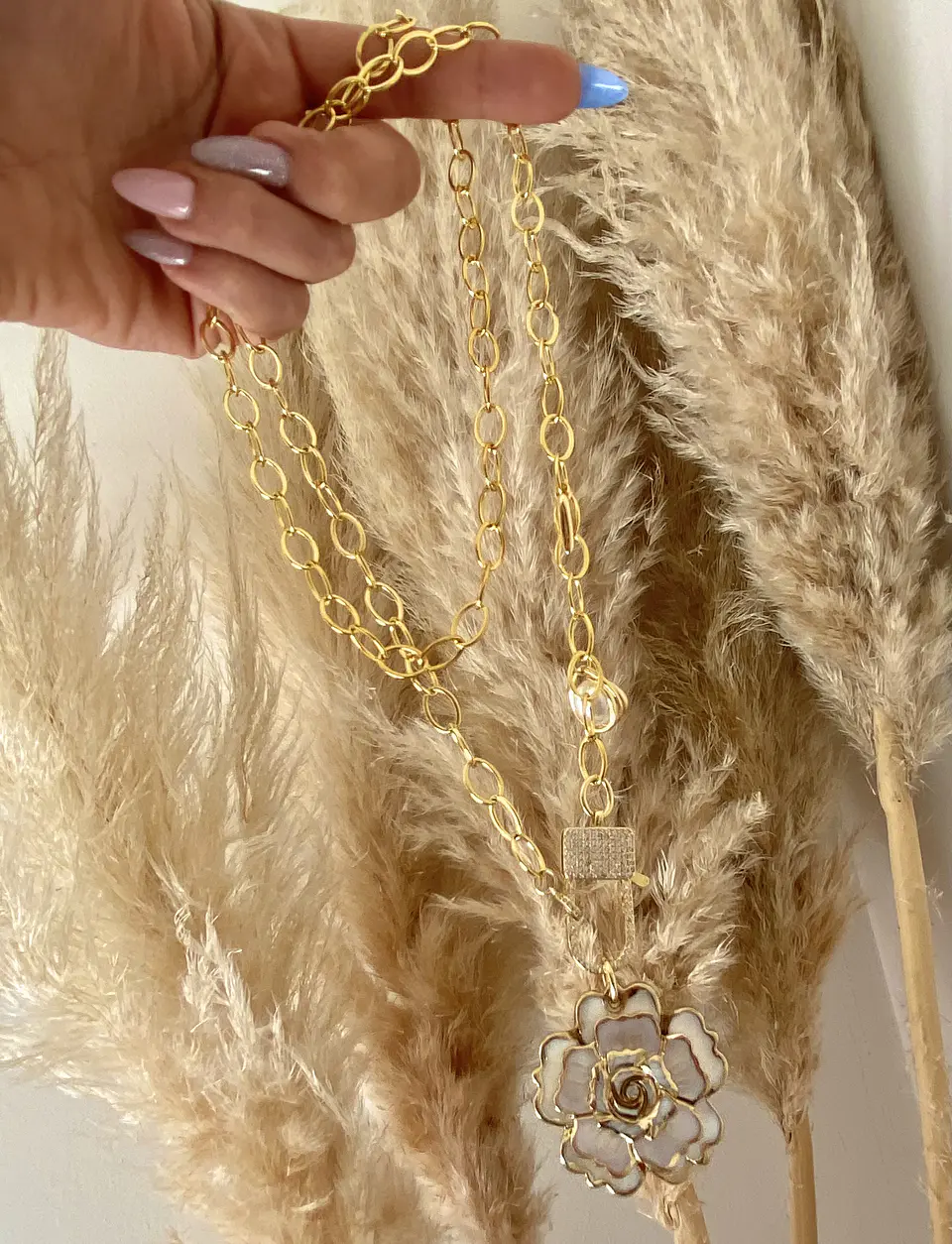 Collar XL Maxi Camelia Nácar Gold 4