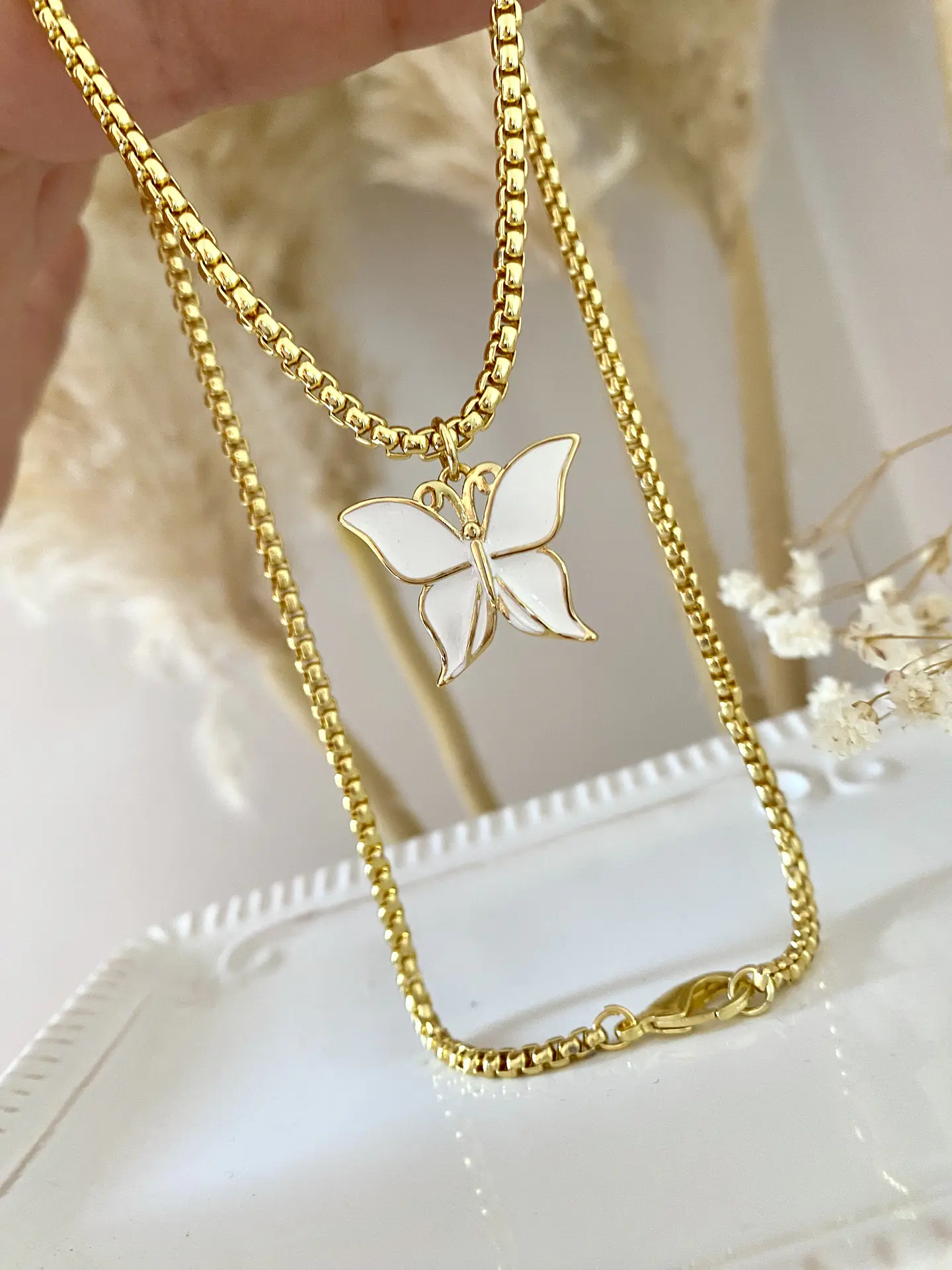Collar Mariposa Blanca Gold 1