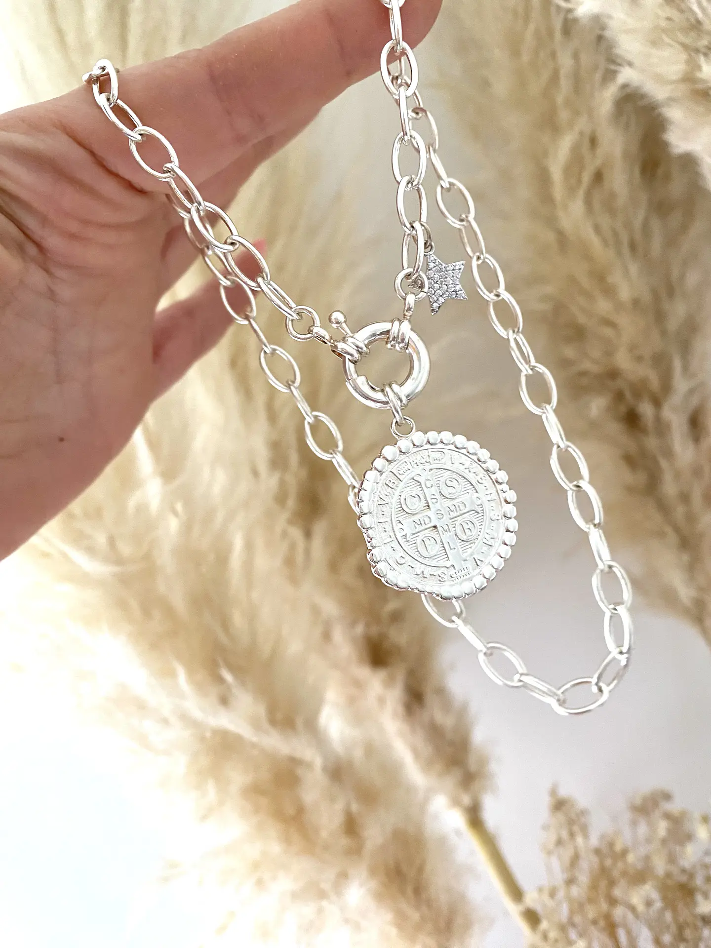 Collar Medalla San Benito Silver punto luz 1