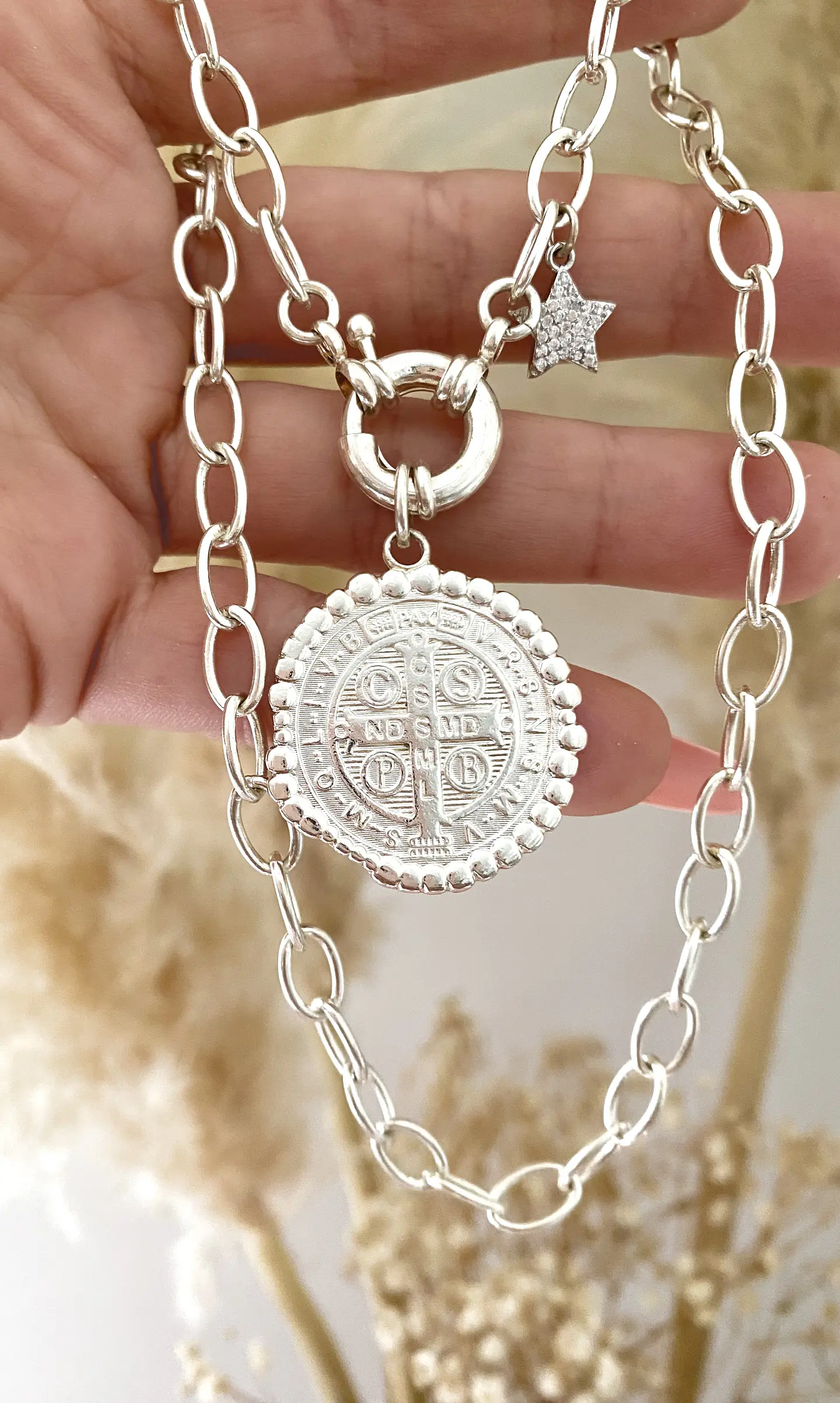 Collar Medalla San Benito Silver punto luz 3