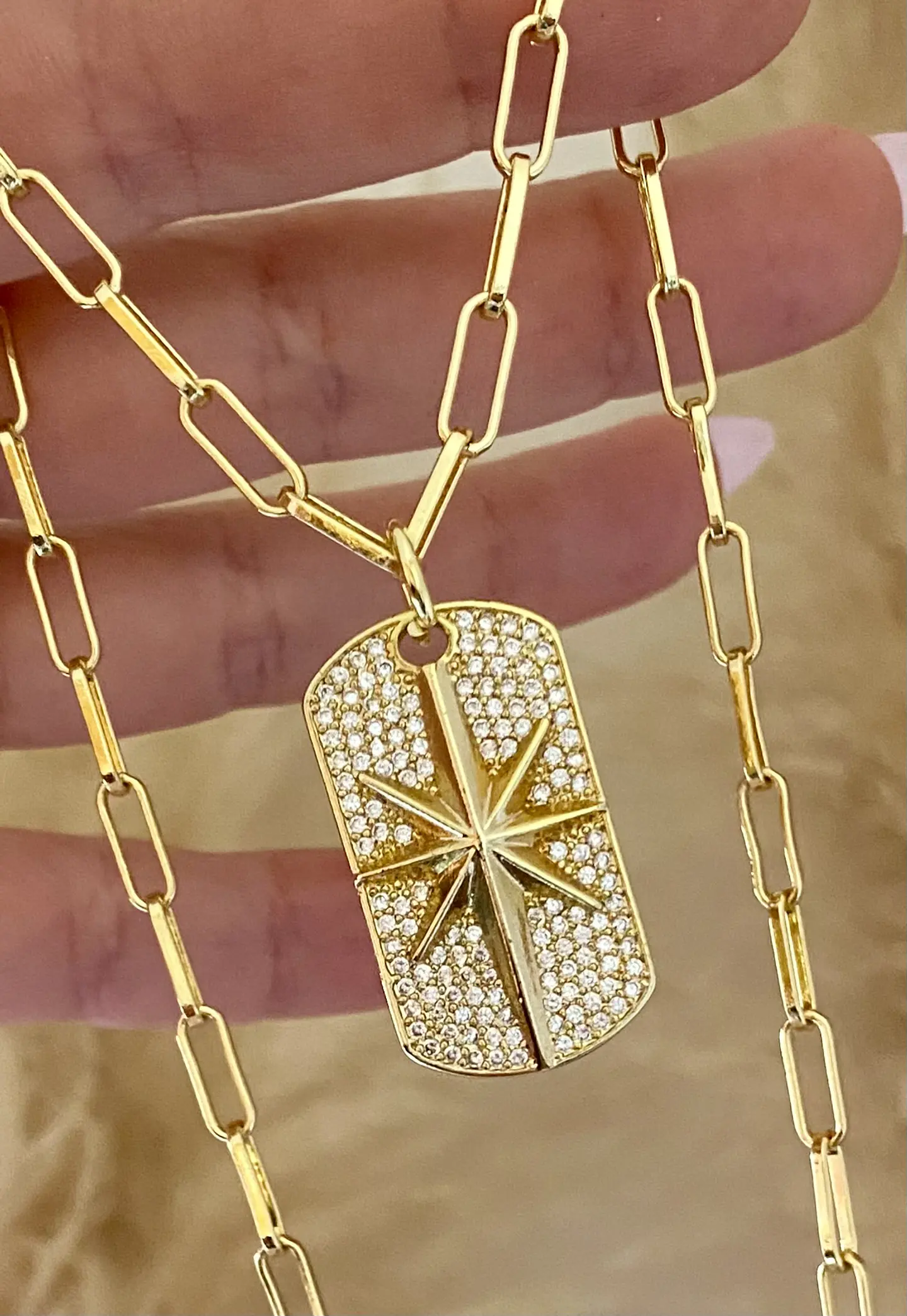 Collar Placa Estrella Guía Circones Gold 1