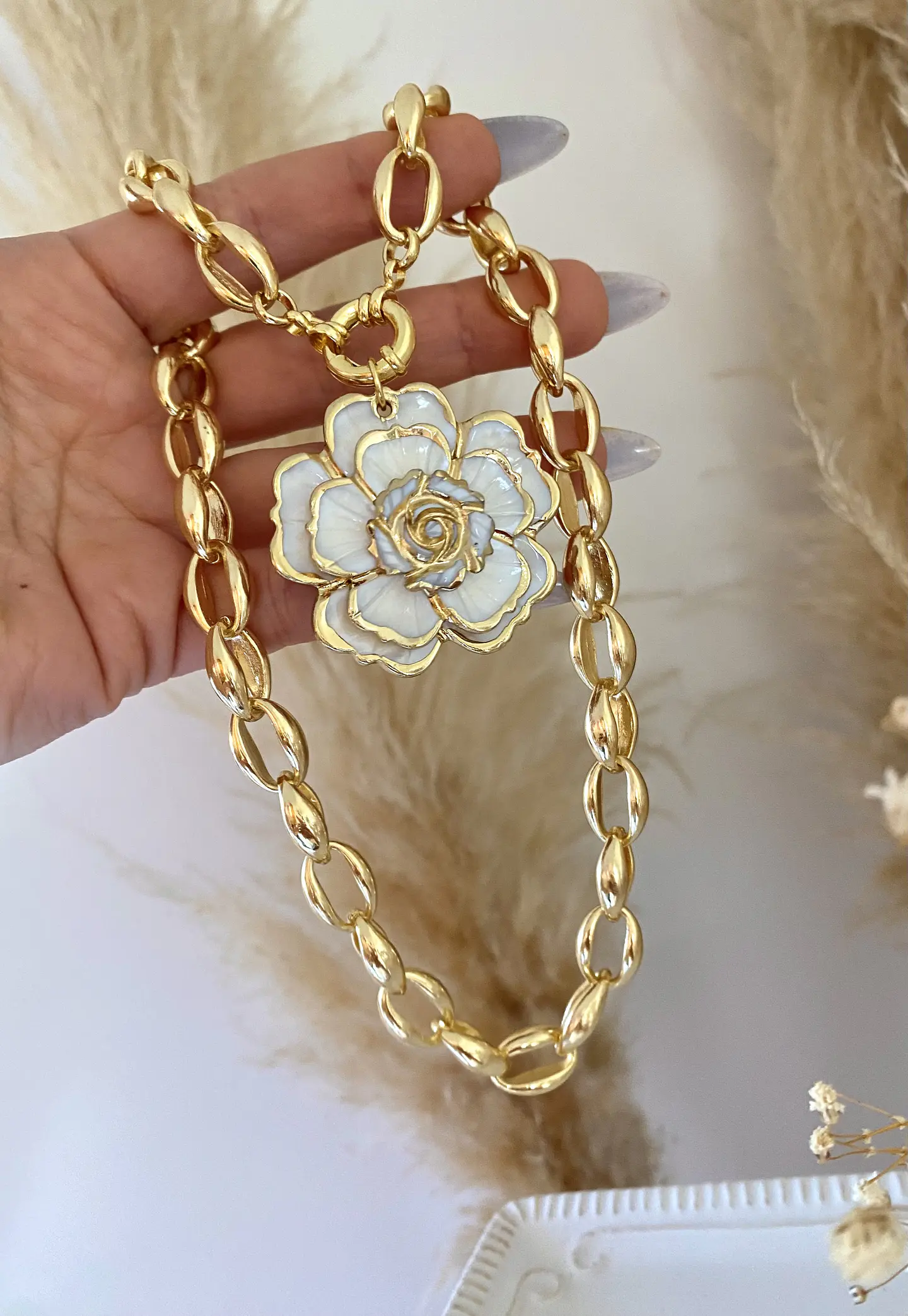 Collar Maxi Camelia Nácar eslabones gruesos gold 1