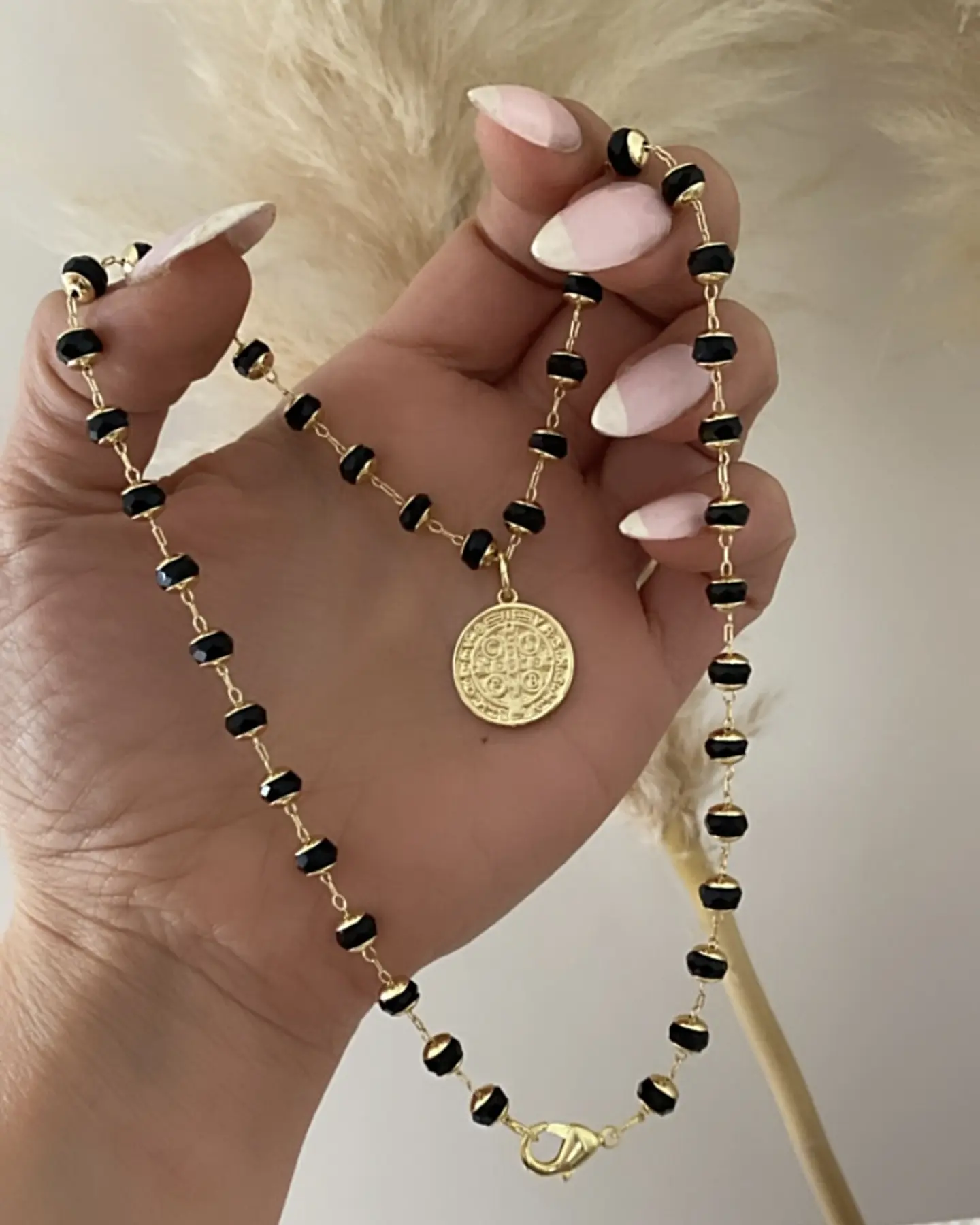 Collar Cristales  Black Facetados Medalla San Benito  3