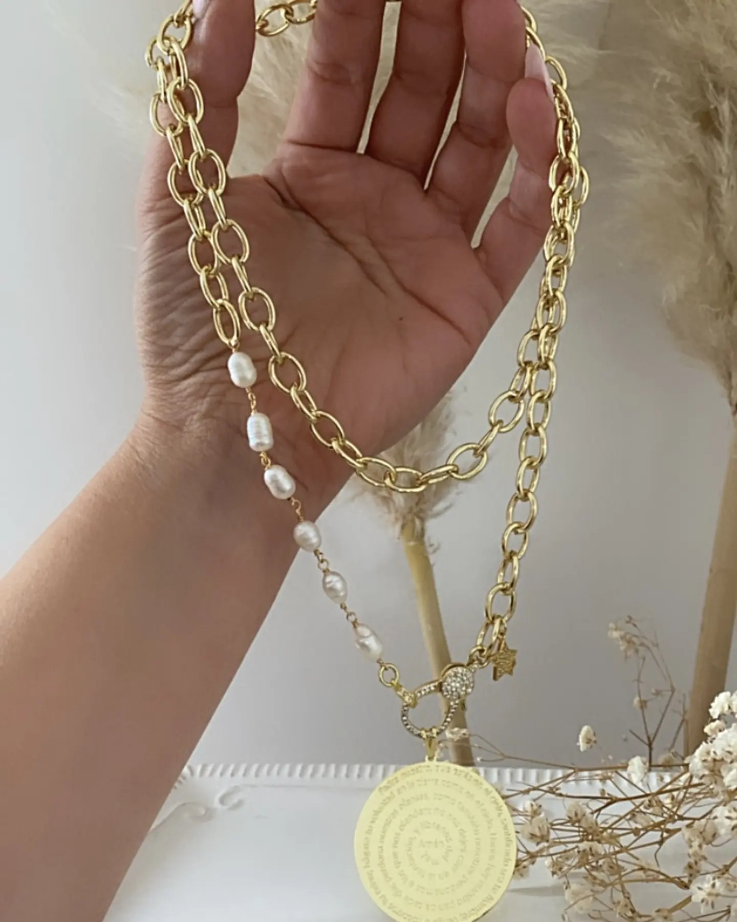  Collar XL Medallón Padre Nuestro Perlas rio y eslabones gold 4