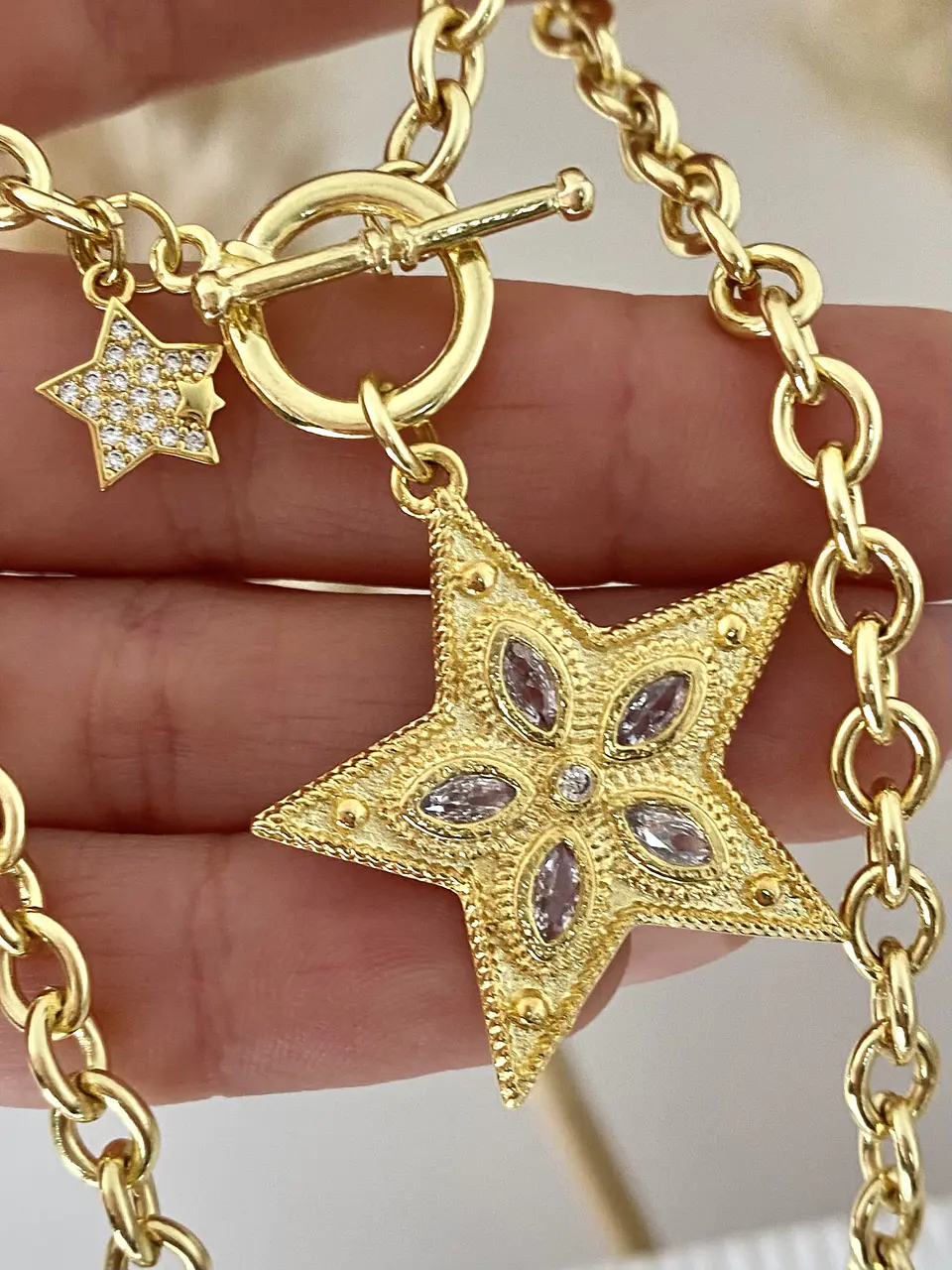 Collar Estrella Cristales Engastados y punto de luz lateral  3