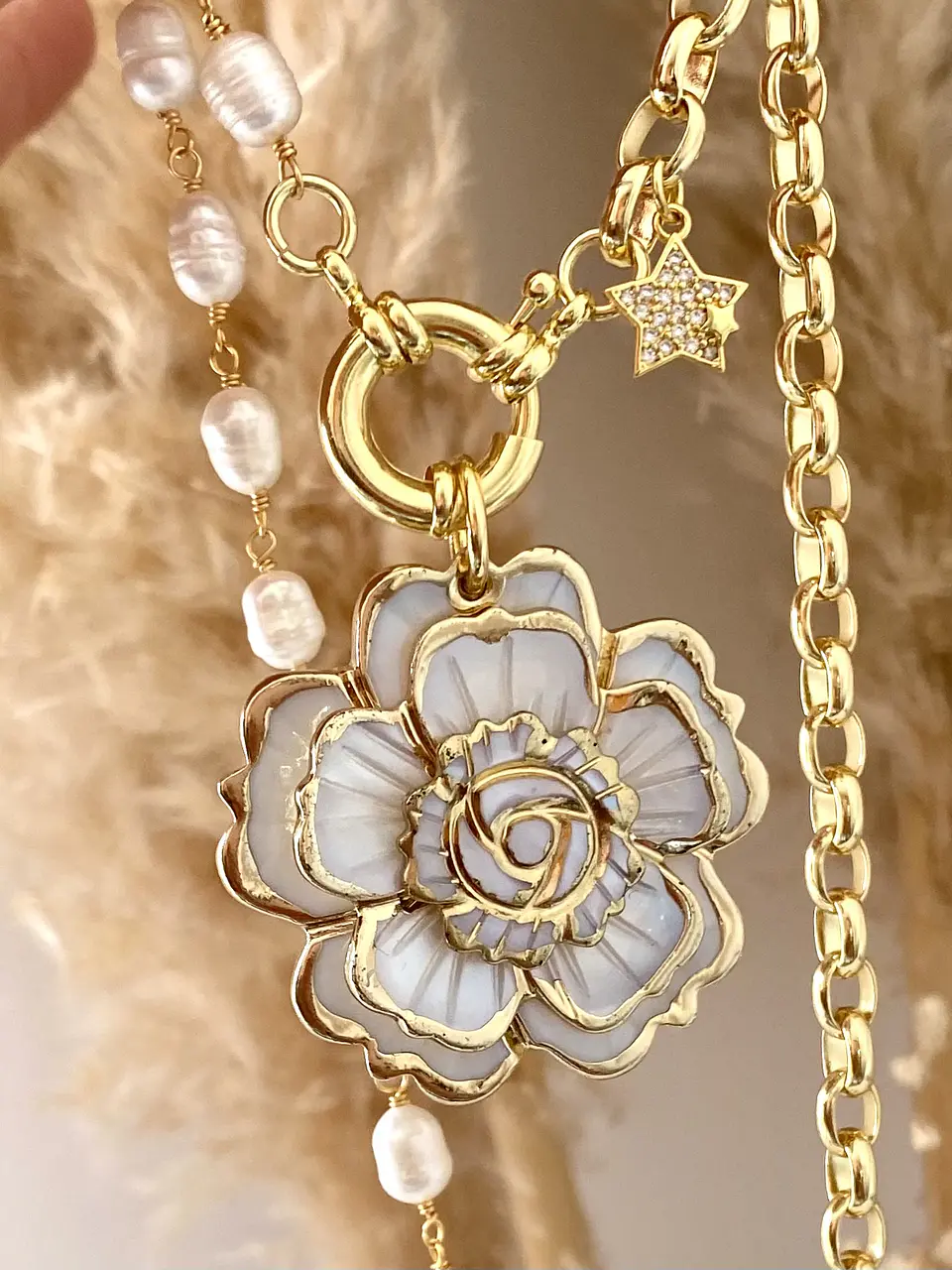 Collar maxi Camelia Nácar  Perlas de río Gold 3
