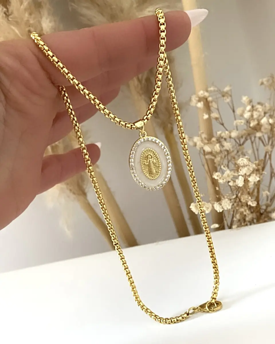 Collar Medalla Nácar Jesús Gold 2