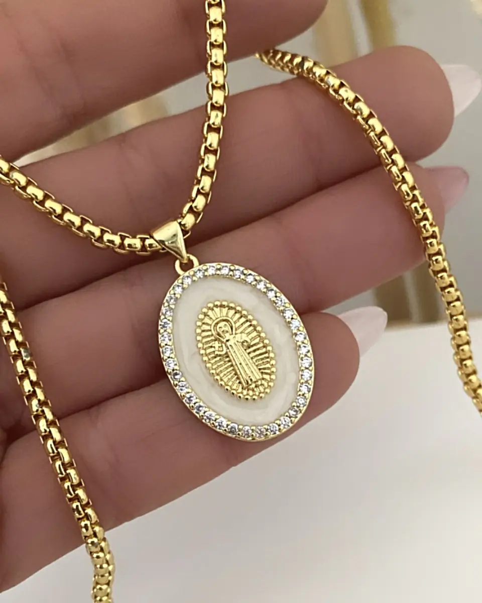 Collar Medalla Nácar Jesús Gold 3
