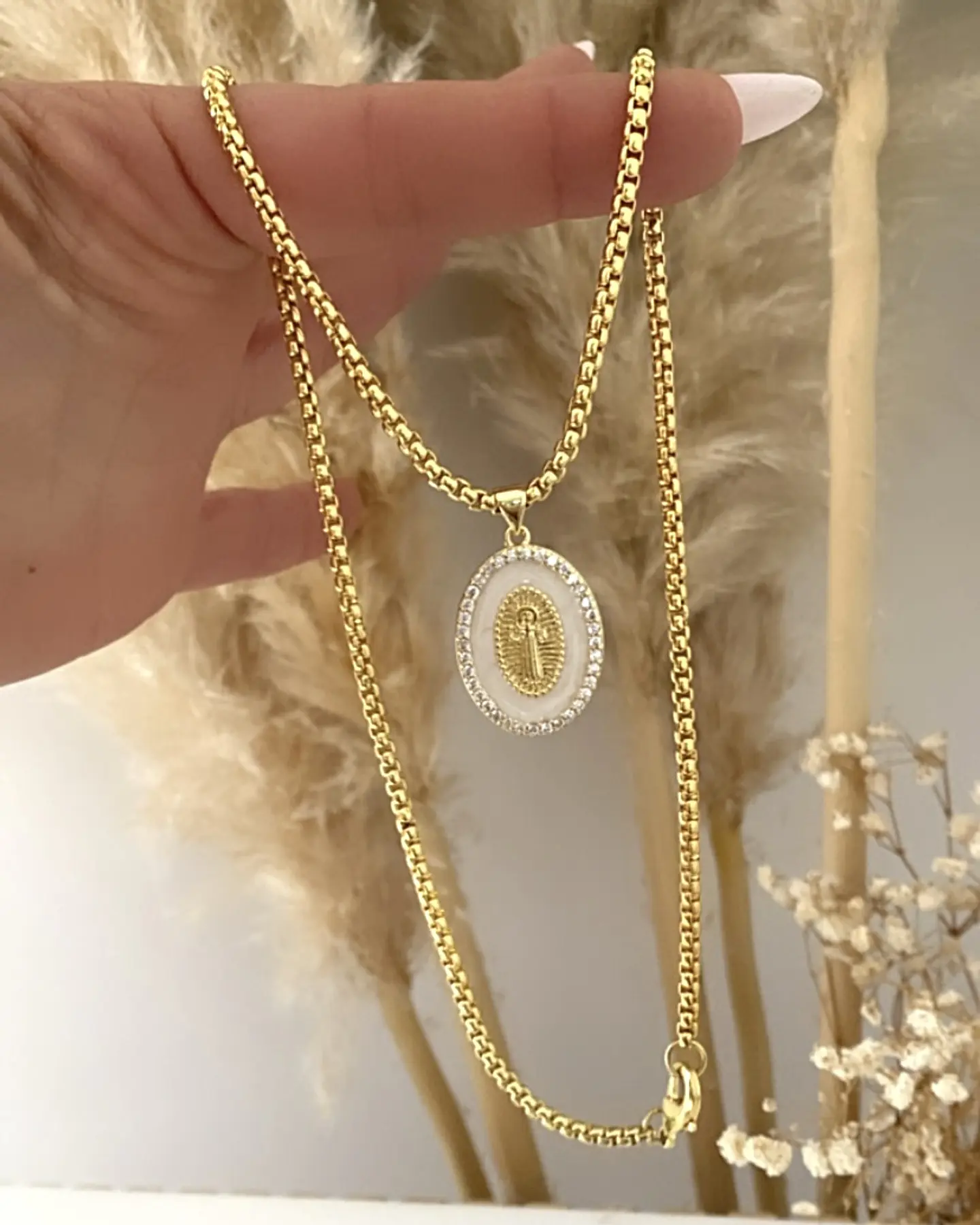 Collar Medalla Nácar Jesús Gold 4