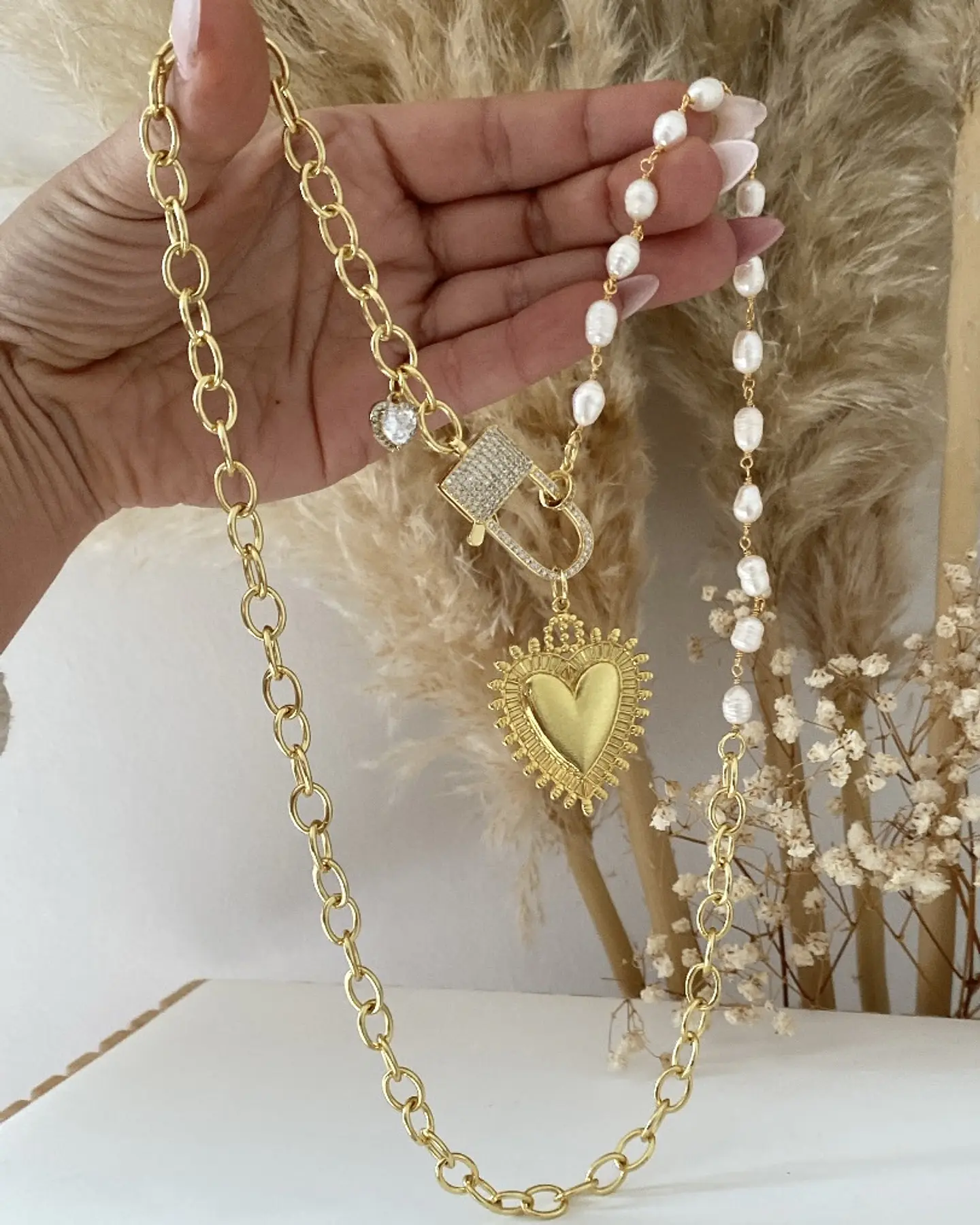 Collar XL corazón Sagrado y Perlas de rio 2