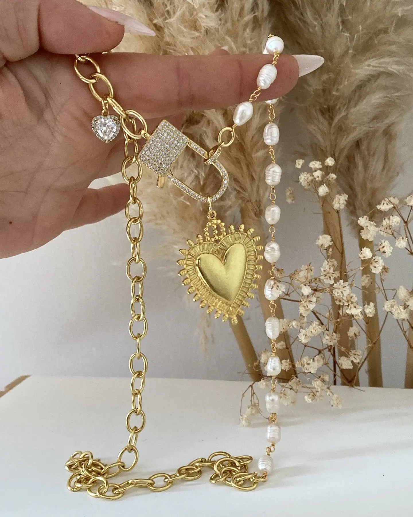 Collar XL corazón Sagrado y Perlas de rio 1