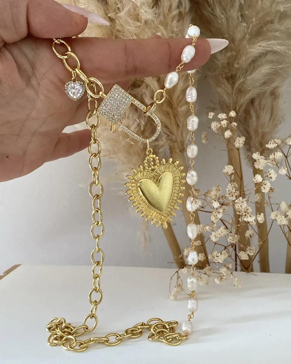 Collar XL corazón Sagrado y Perlas de rio 1
