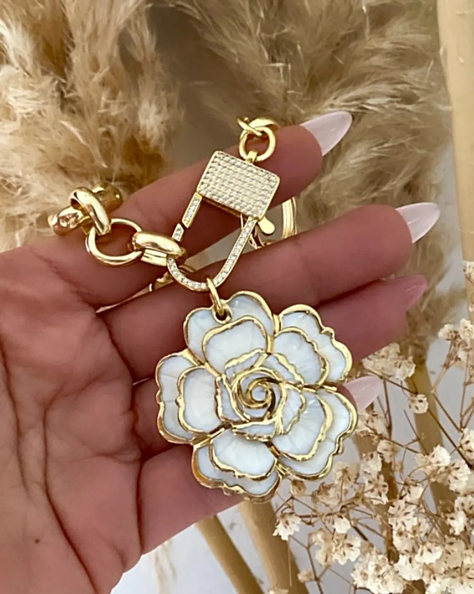 Maxi Pulsera Camelia Nácar broche Candado  2