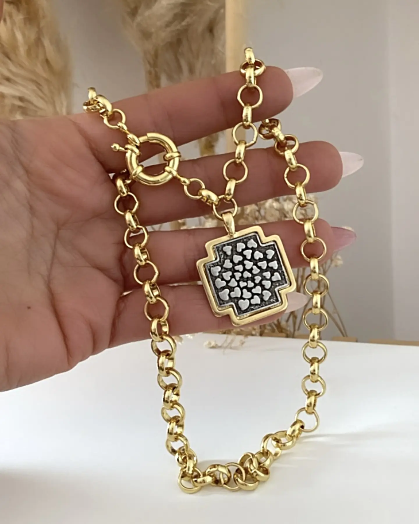 Collar Cruz Cuadrada Corazones Gold y silver  3
