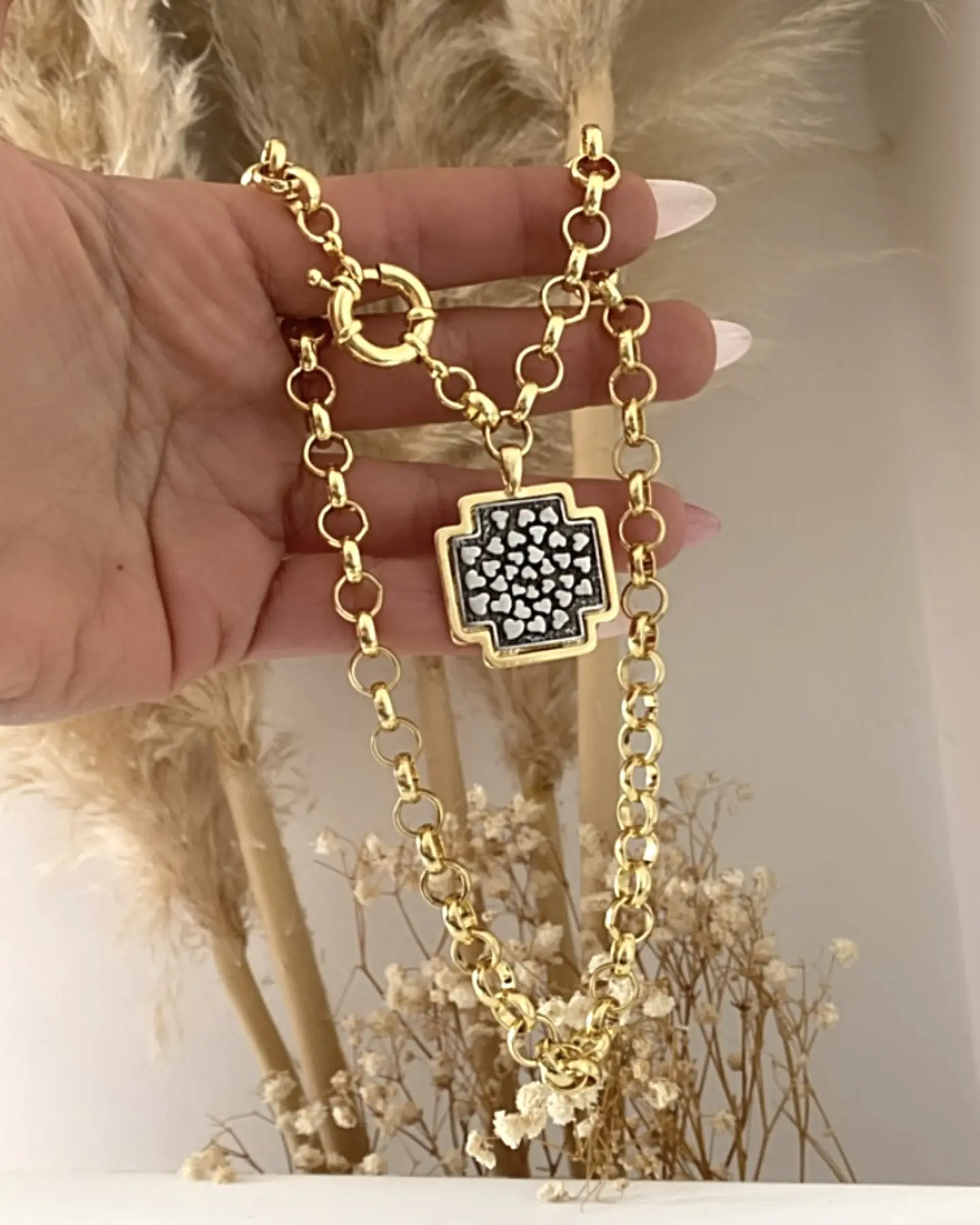 Collar Cruz Cuadrada Corazones Gold y silver  4