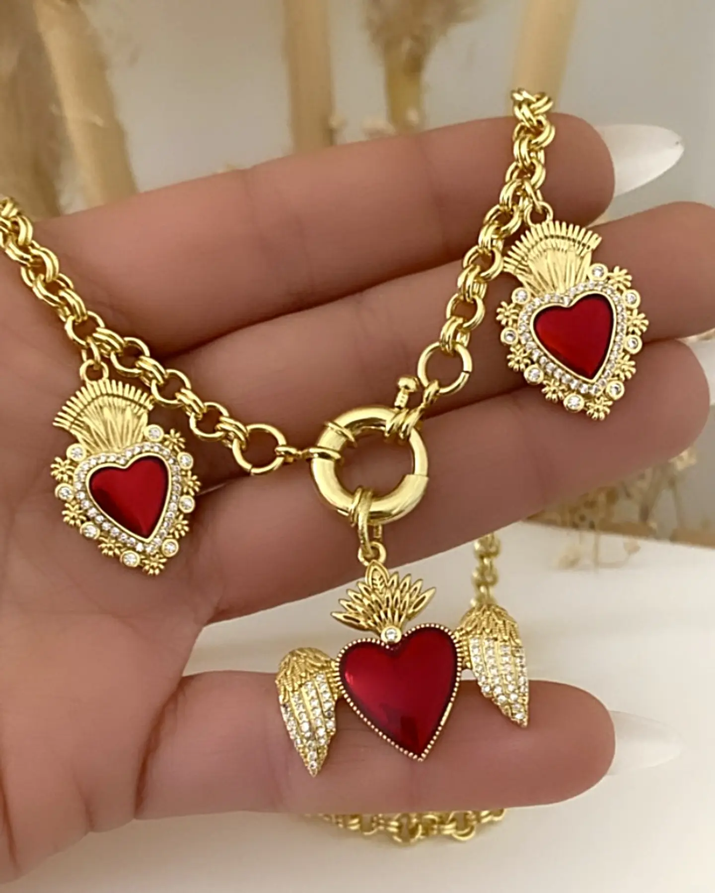 Collar Trio Corazones Sagrados  ﻿Rojos Circones 1