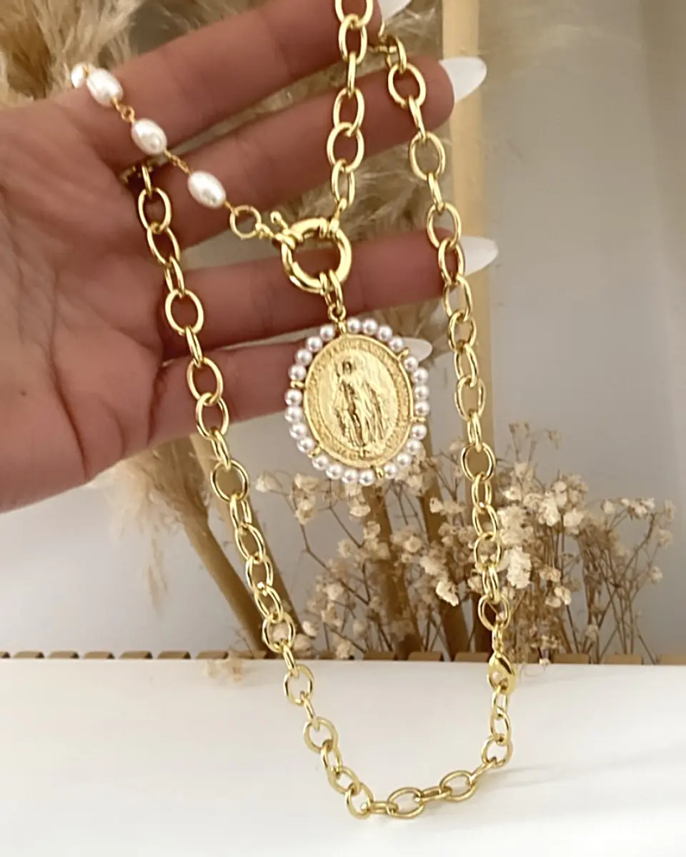 Collar Maxi Medalla Virgen de los Rayos Perlas Gold 2