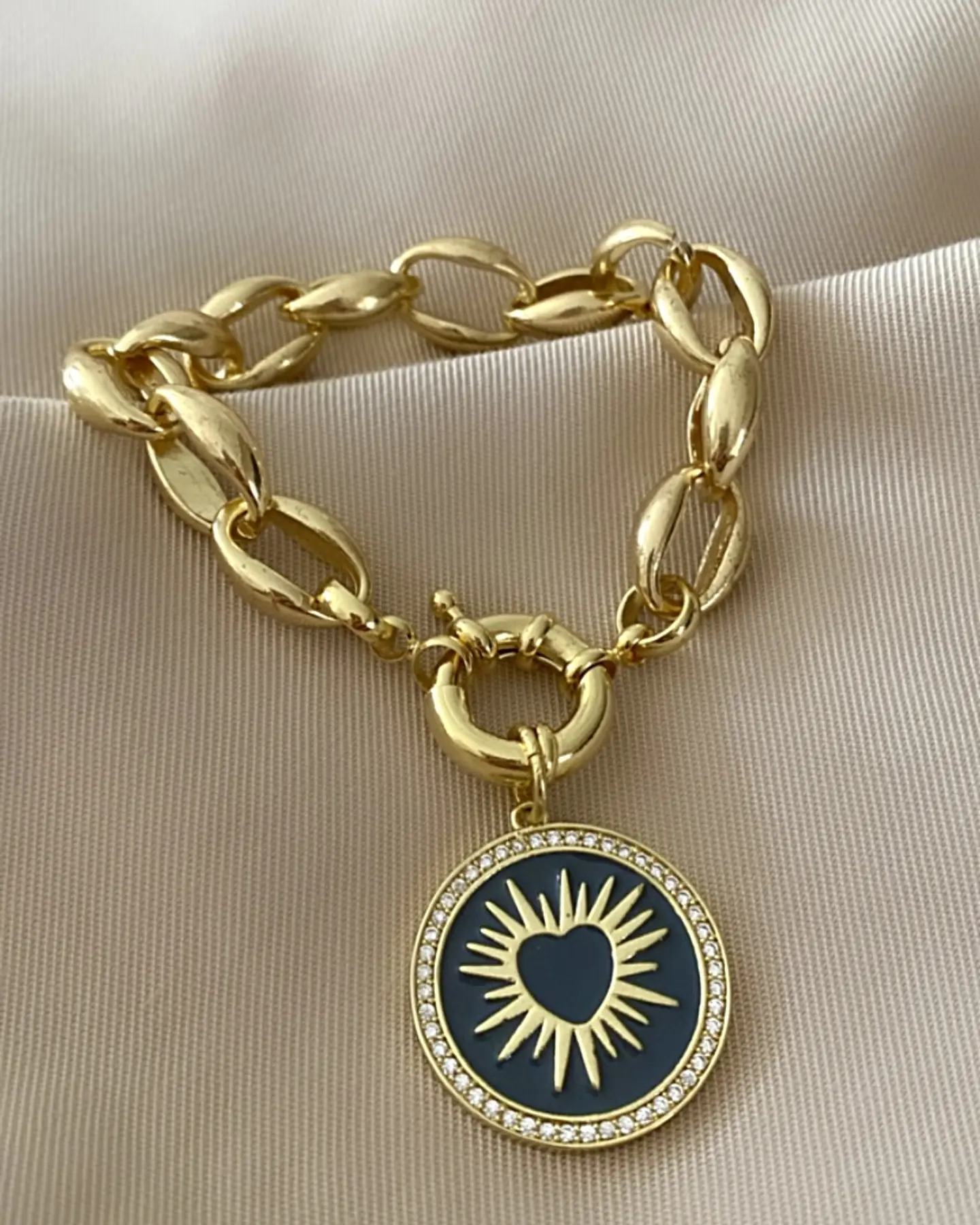 Pulsera dije Medalla Corazón Black 1