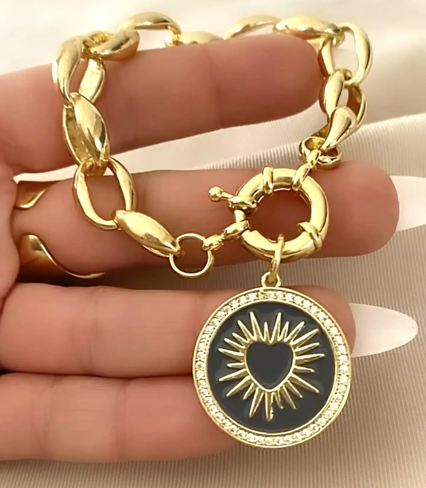 Pulsera dije Medalla Corazón Black 2