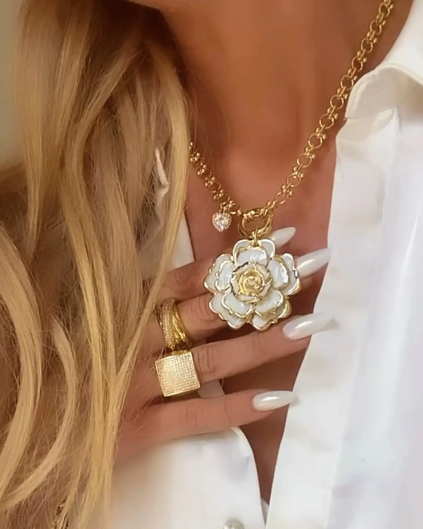Collar Maxi Camelia eslabones mixtos punto luz gold 1
